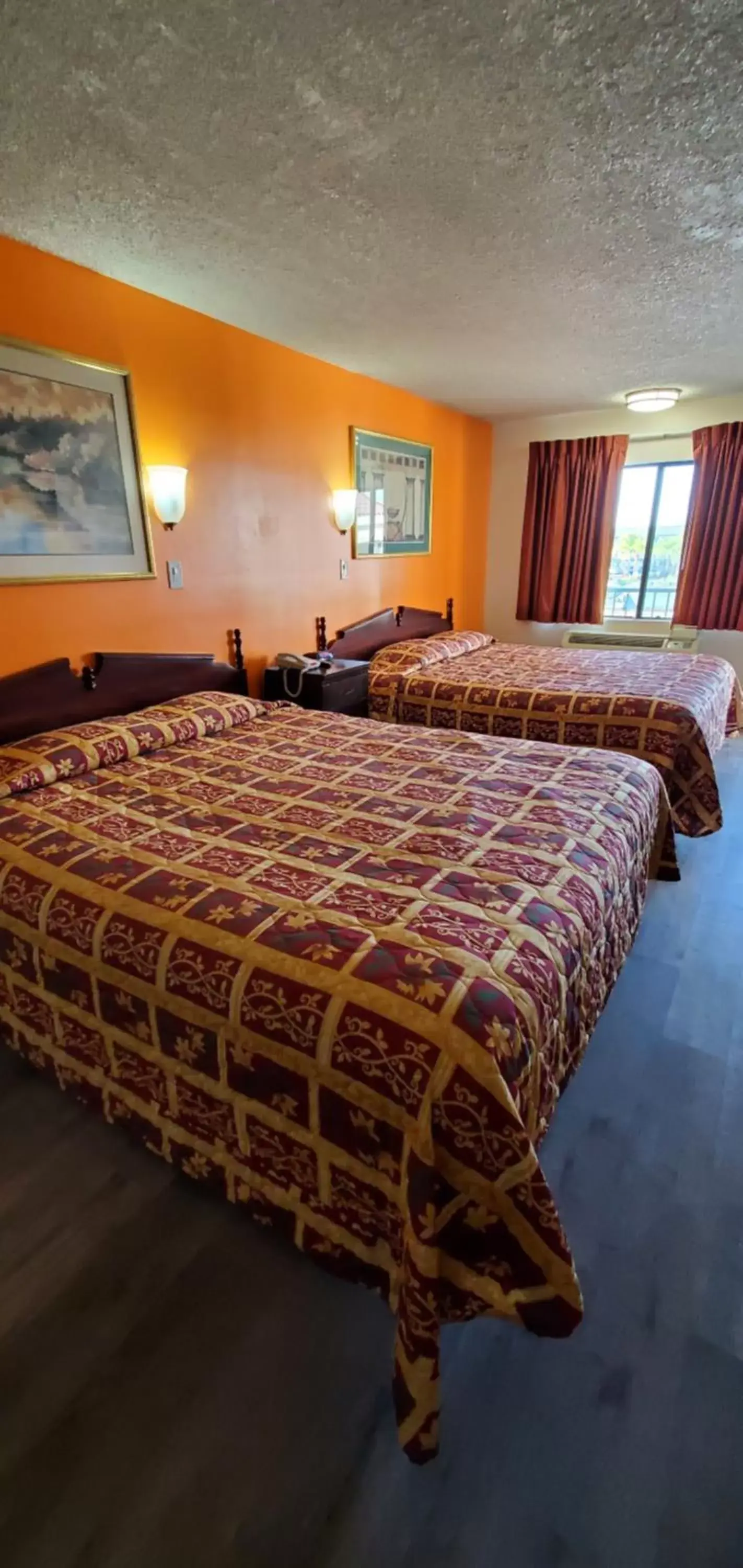 Basic Triple Room - single occupancy in Anaheim National Inn Basic Triple Room - single occupancy in Anaheim National Inn