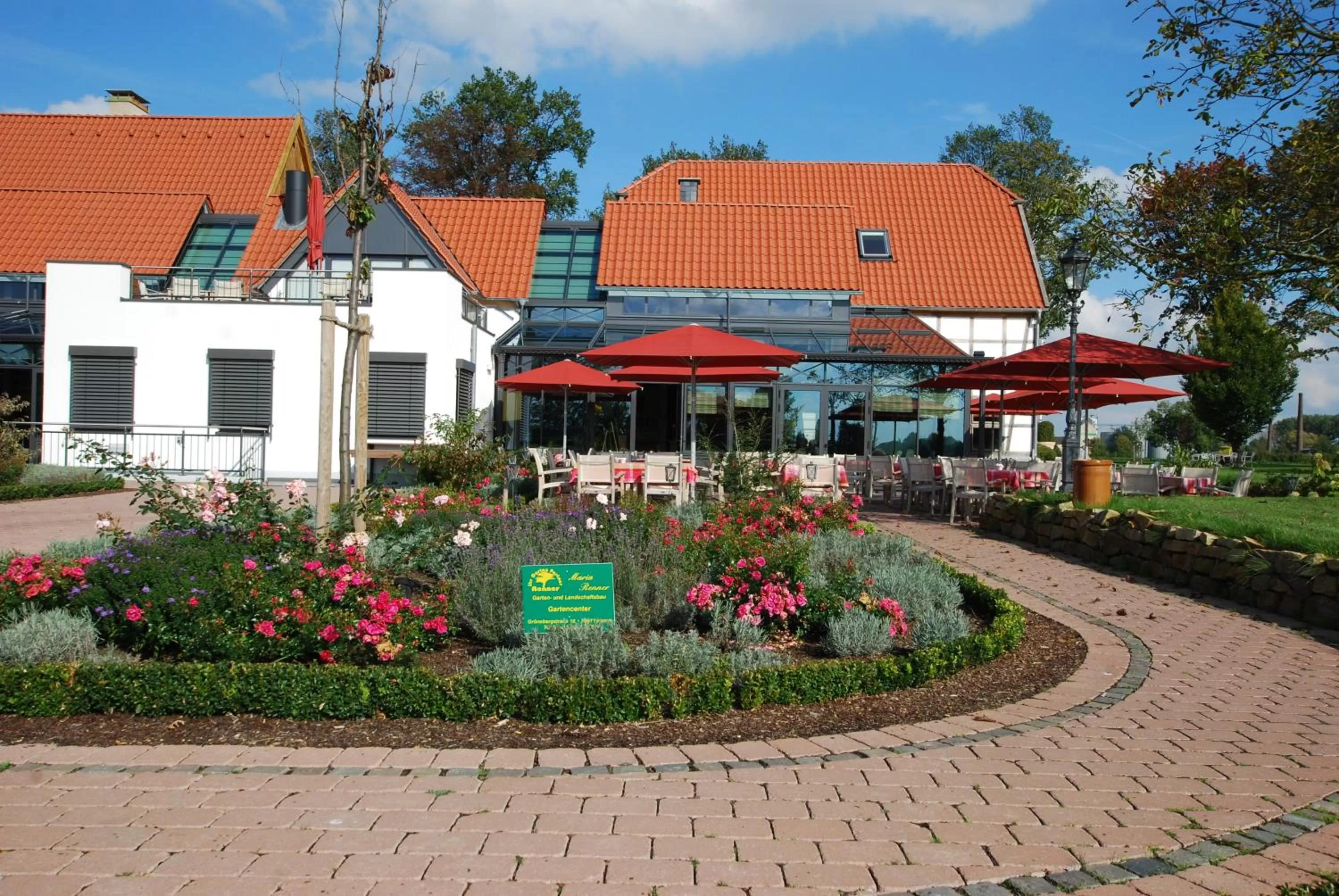 Facade/entrance, Property Building in Gut Kump Gastronomie und Hotel