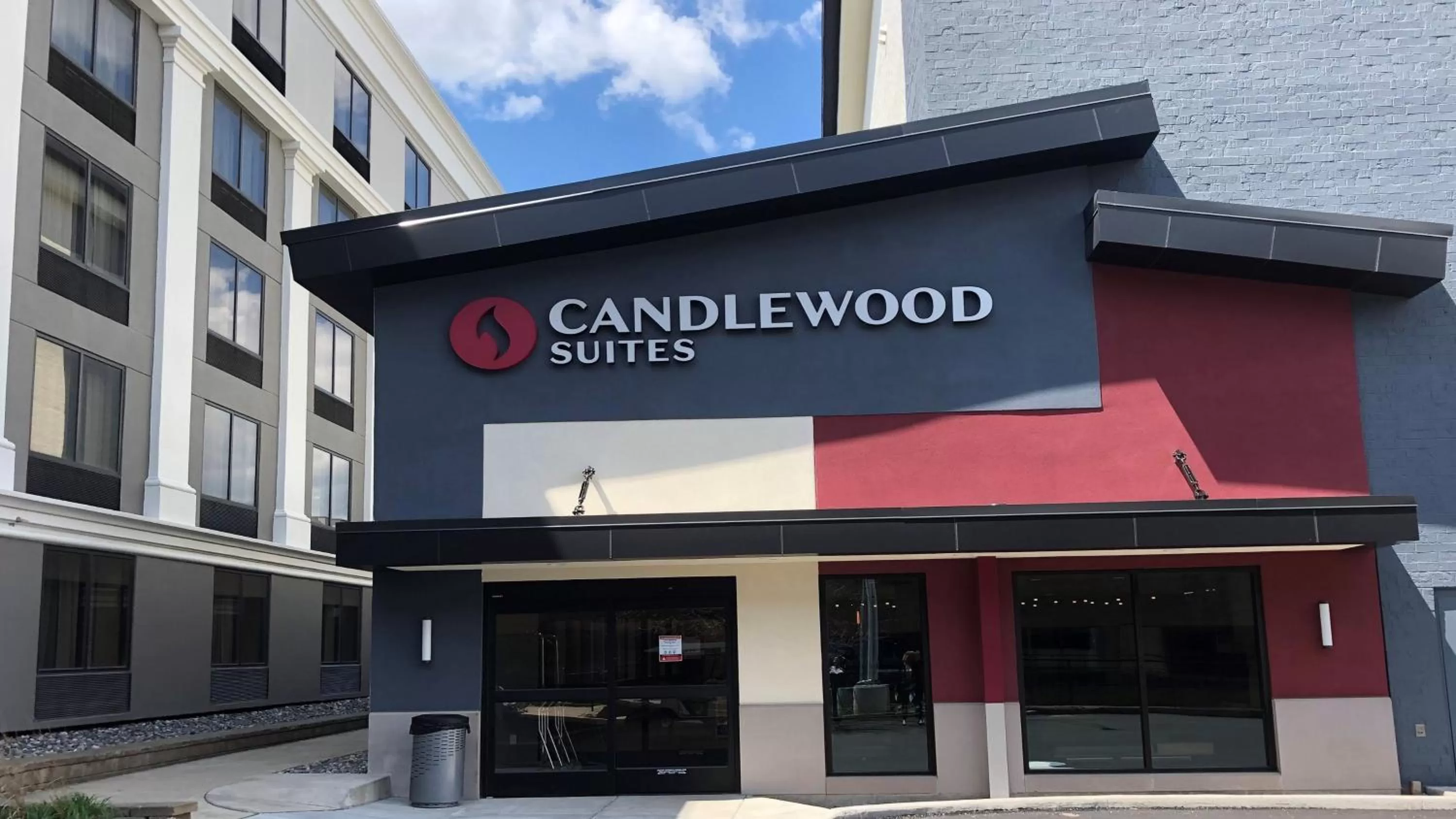 Property building in Candlewood Suites - Cleveland South - Independence by IHG