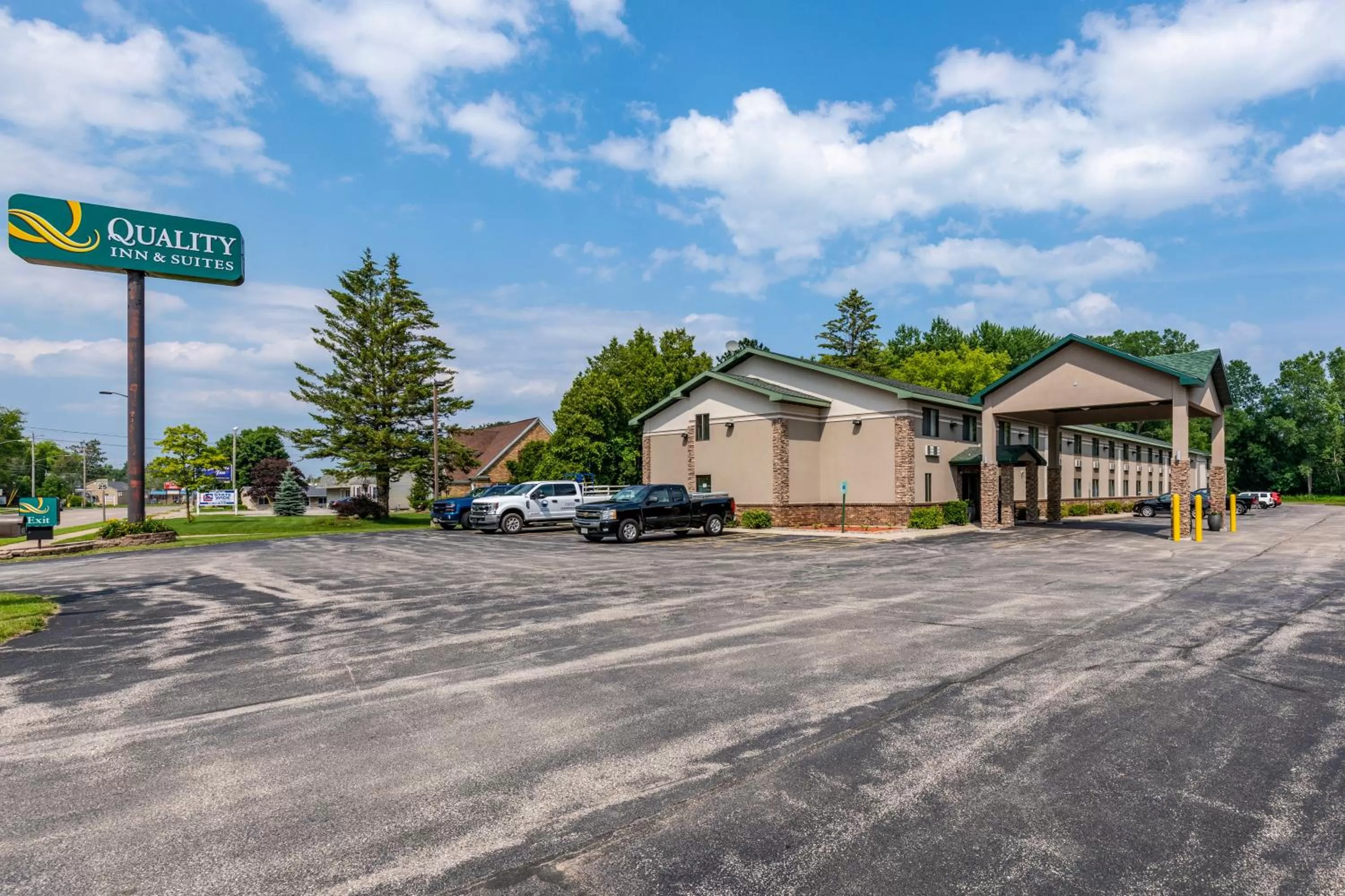 Property building in Quality Inn & Suites Marinette