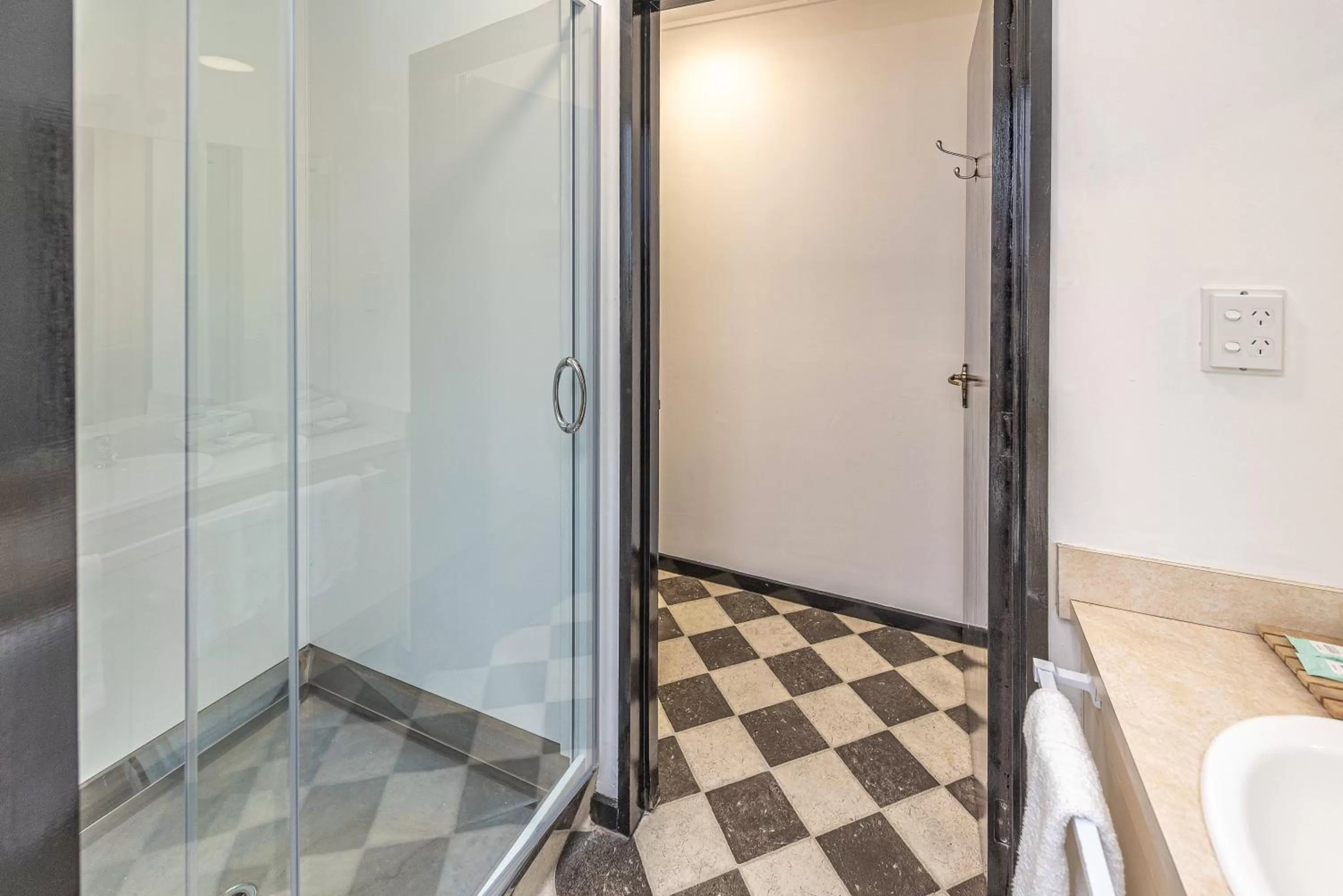 Bathroom in Burwood Motel