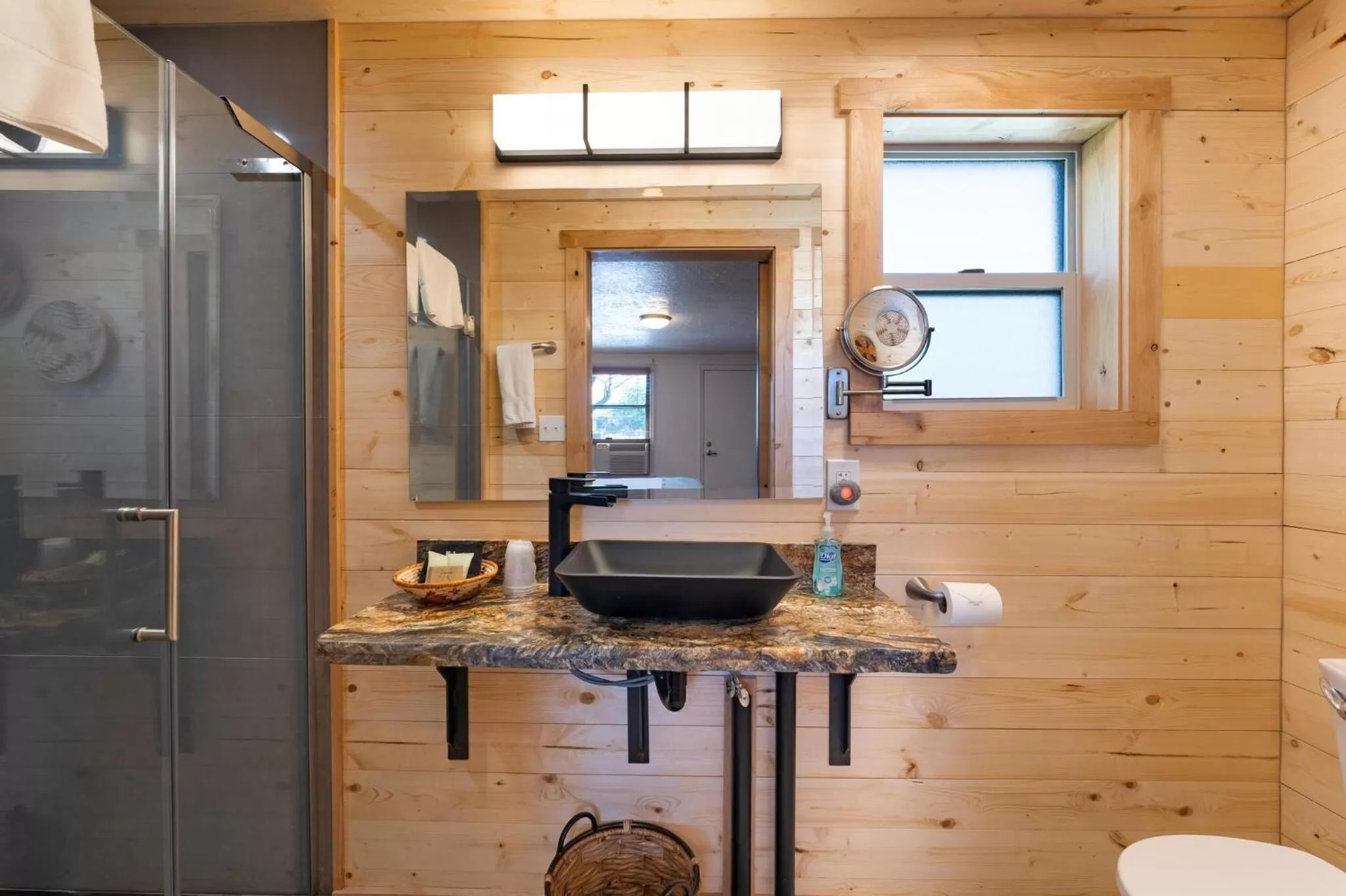 Shower in Stone Lizard Lodge