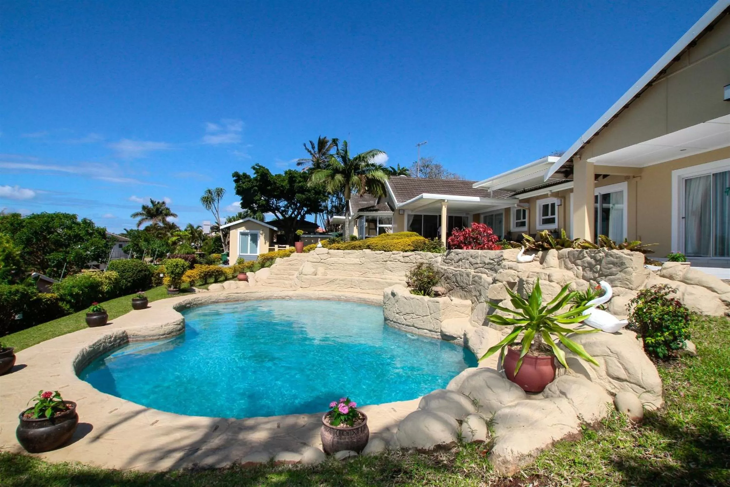 Swimming Pool in Addis Bed and Breakfast