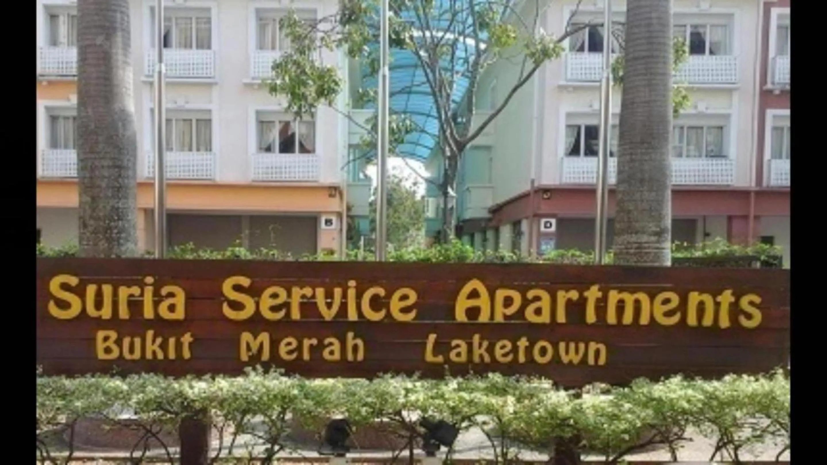 Facade/entrance, Property Building in OYO HOME 90301 Suria Service Apartments Bukit Merak Laketown Resort