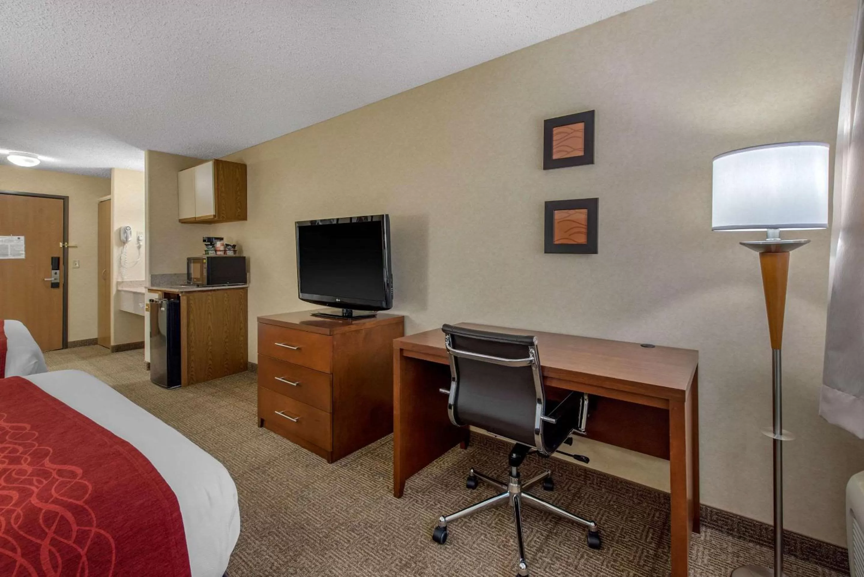 Photo of the whole room, Bed in Comfort Inn Denver Southeast Area