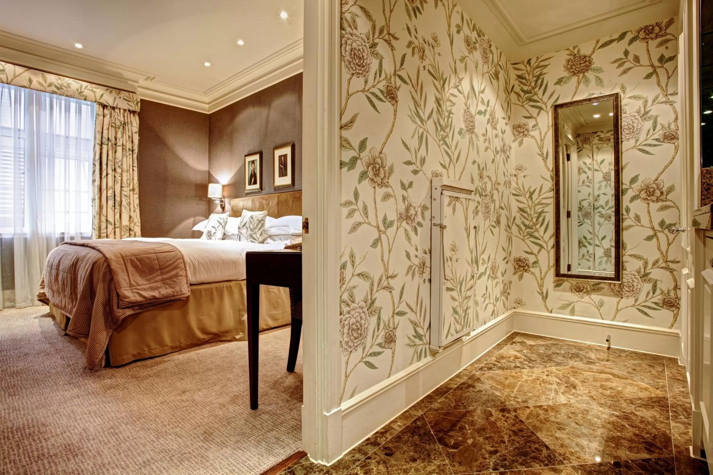 Photo of the whole room, Bed in The Chester Grosvenor