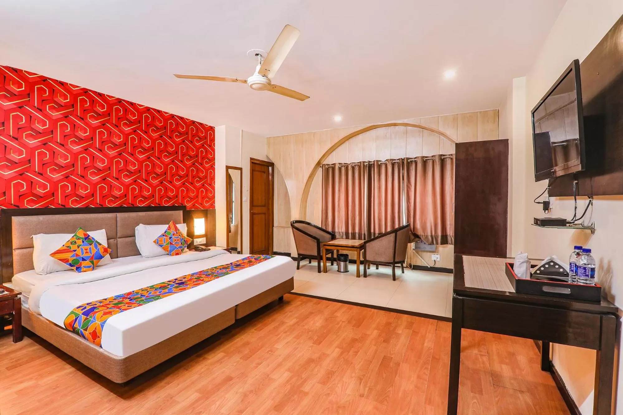 Communal lounge/ TV room in Hotel Presidency Inn