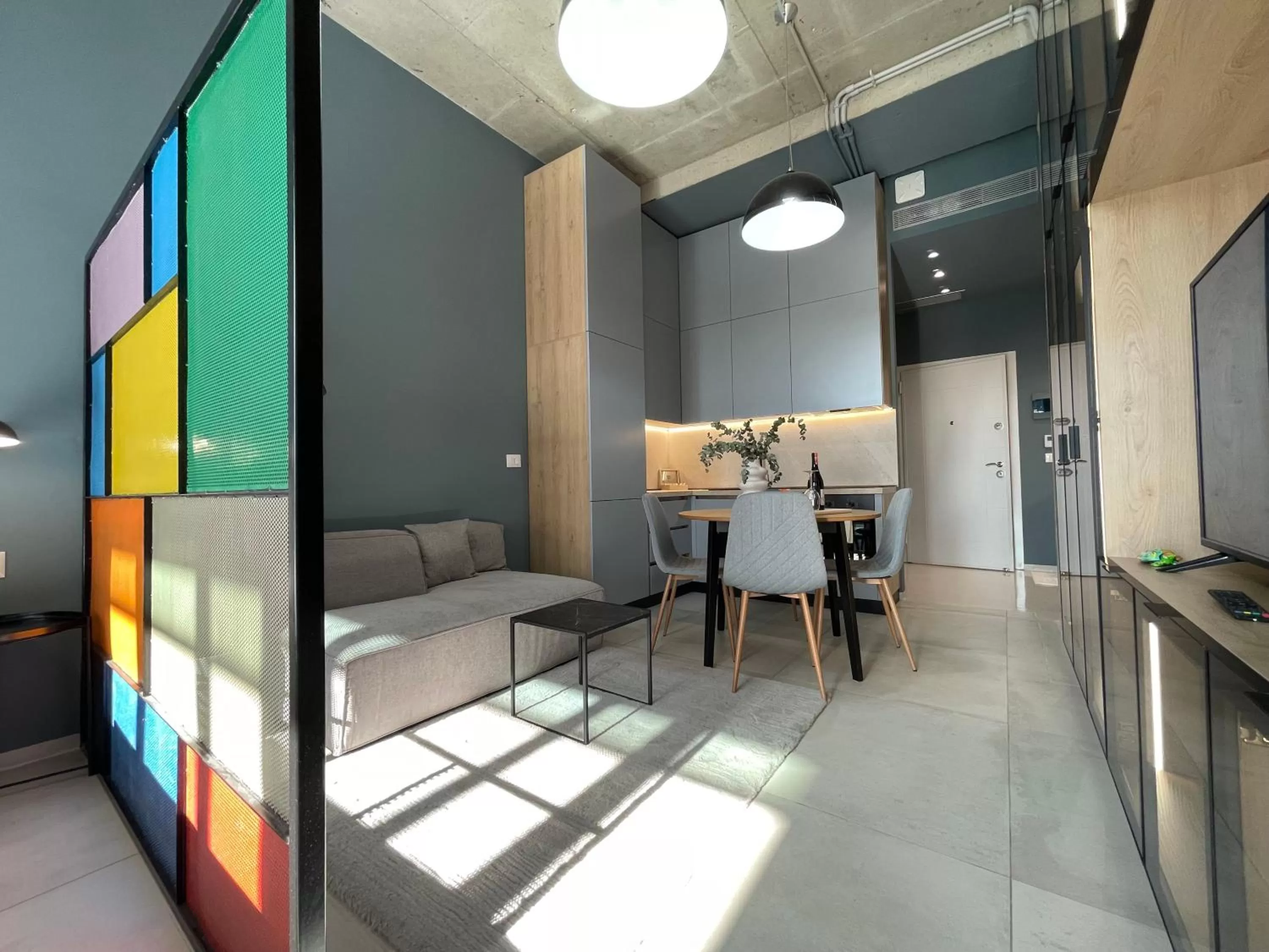 TV and multimedia in Ambassador Skyline Apartments