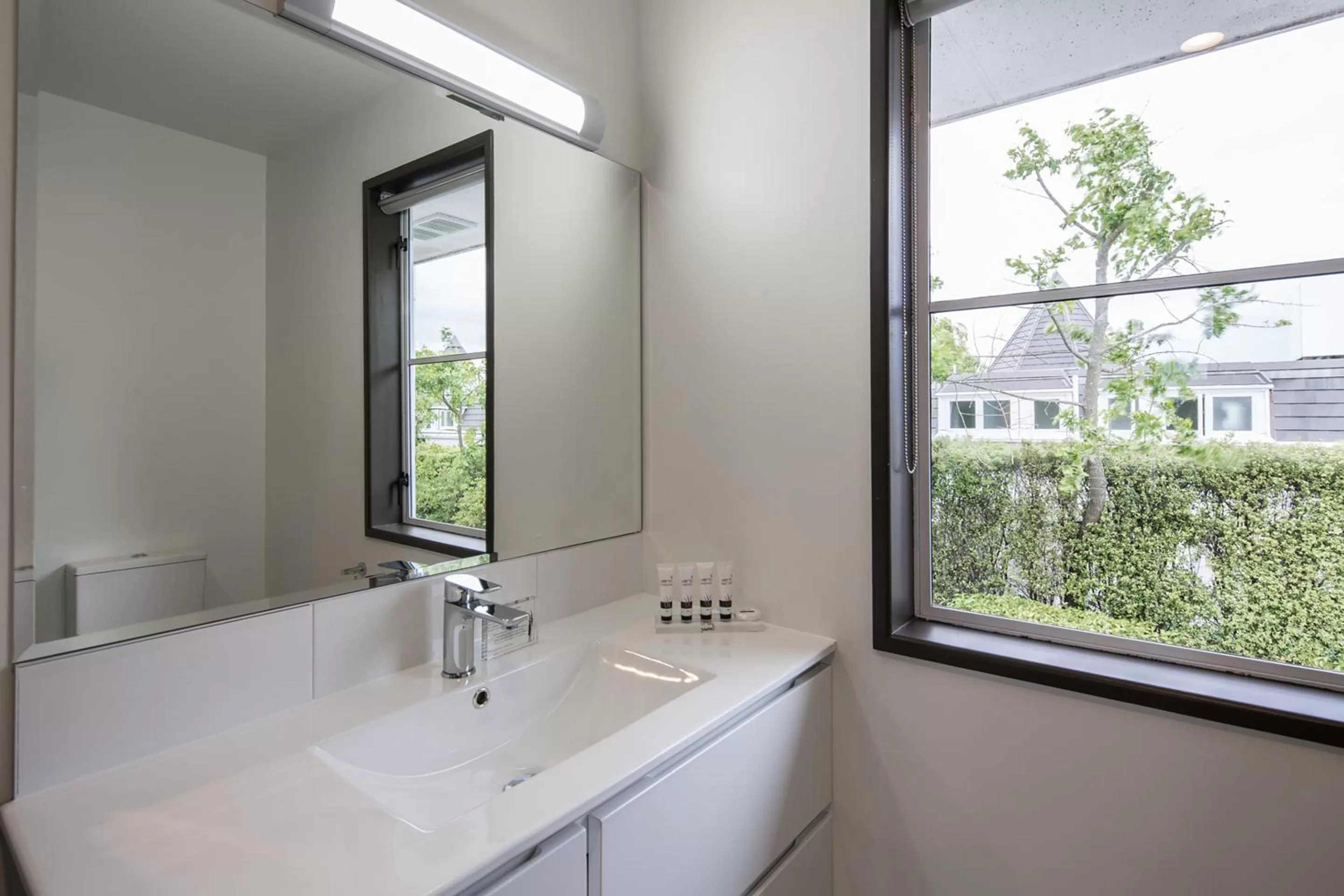 Bathroom in Pavilions Hotel