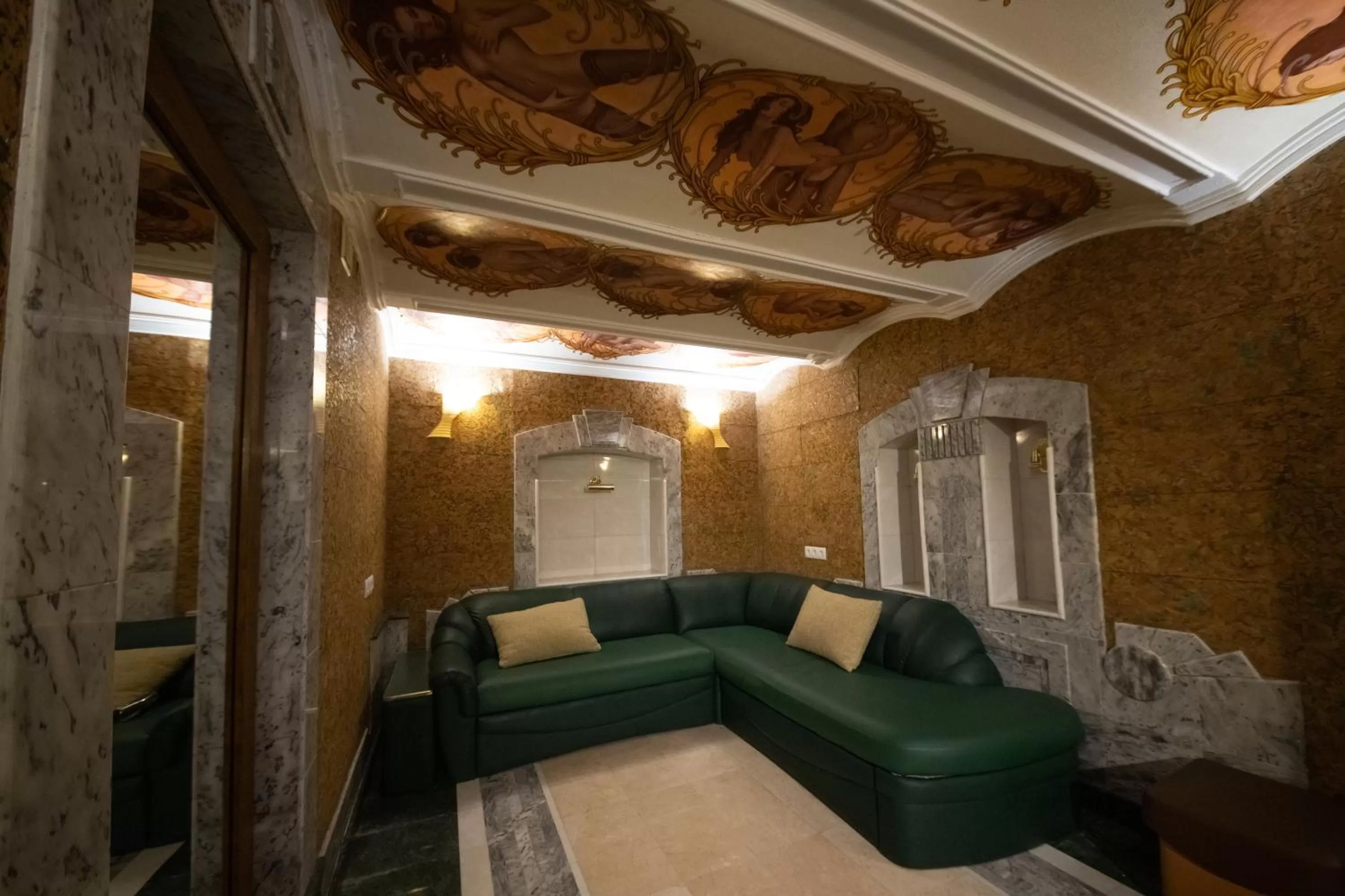 Sauna, Seating Area in Hotel "Mandarin Clubhouse"