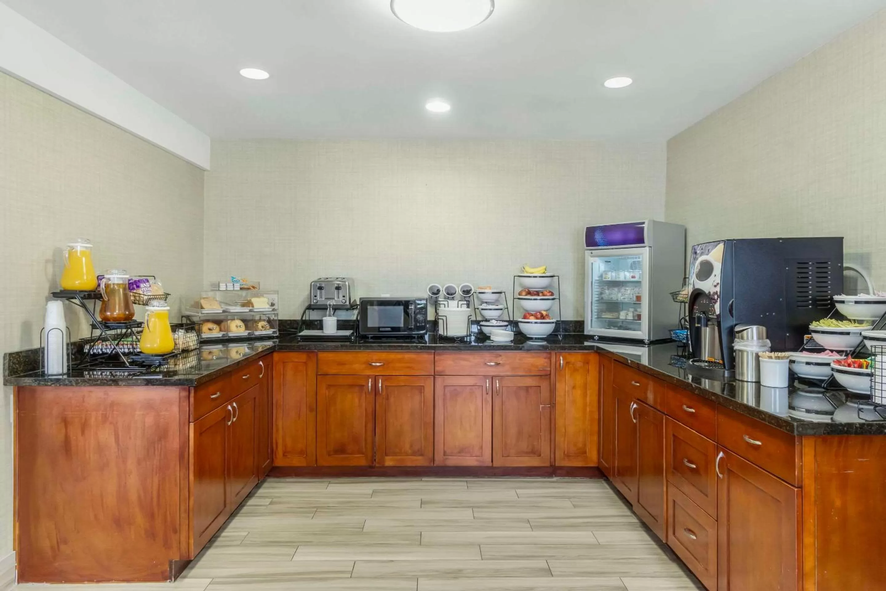 Breakfast in Comfort Inn & Suites Pacific - Auburn