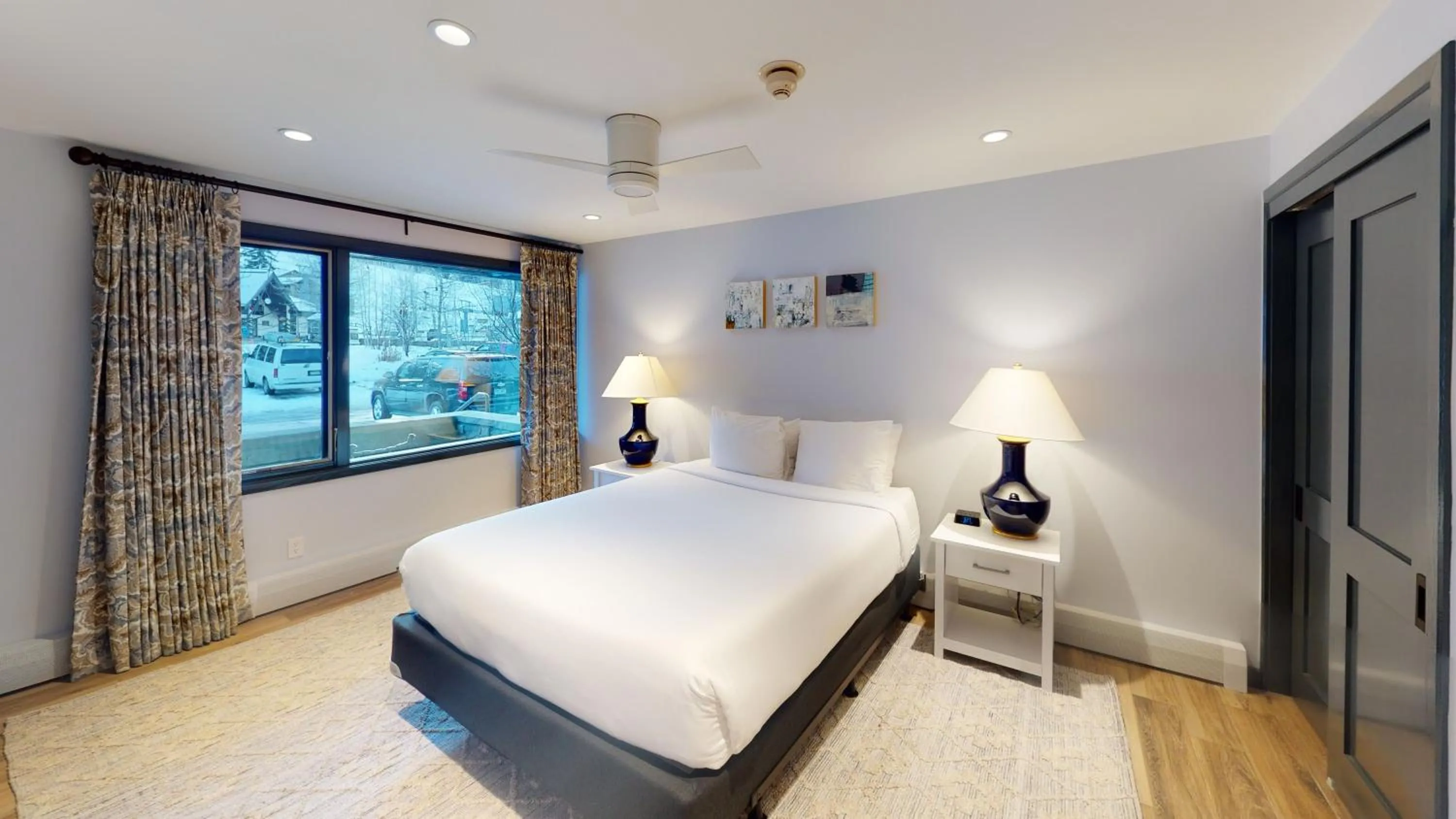 Bed in Manor Vail Lodge