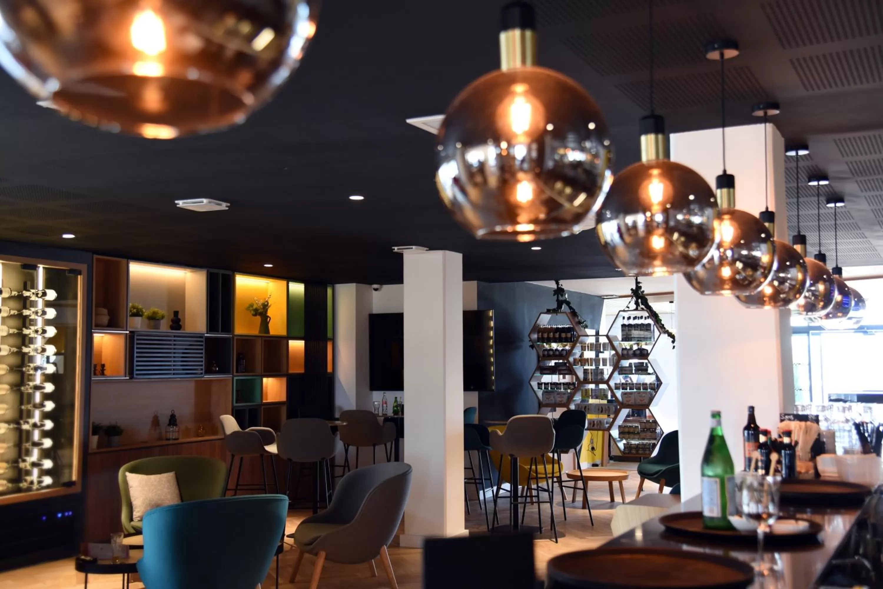Lounge or bar in Holiday Inn Dijon Sud - Longvic by IHG