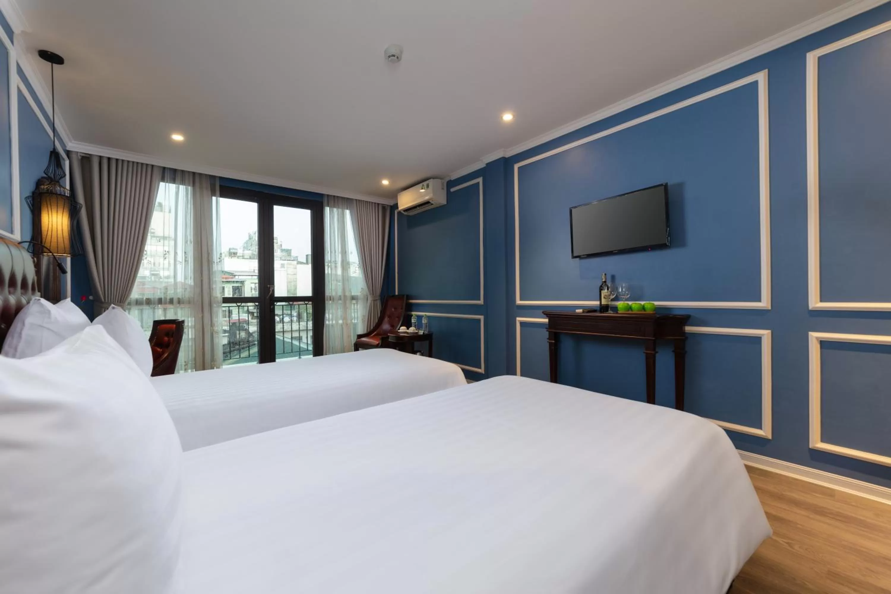 Photo of the whole room, Bed in Suddha Boutique Hotel