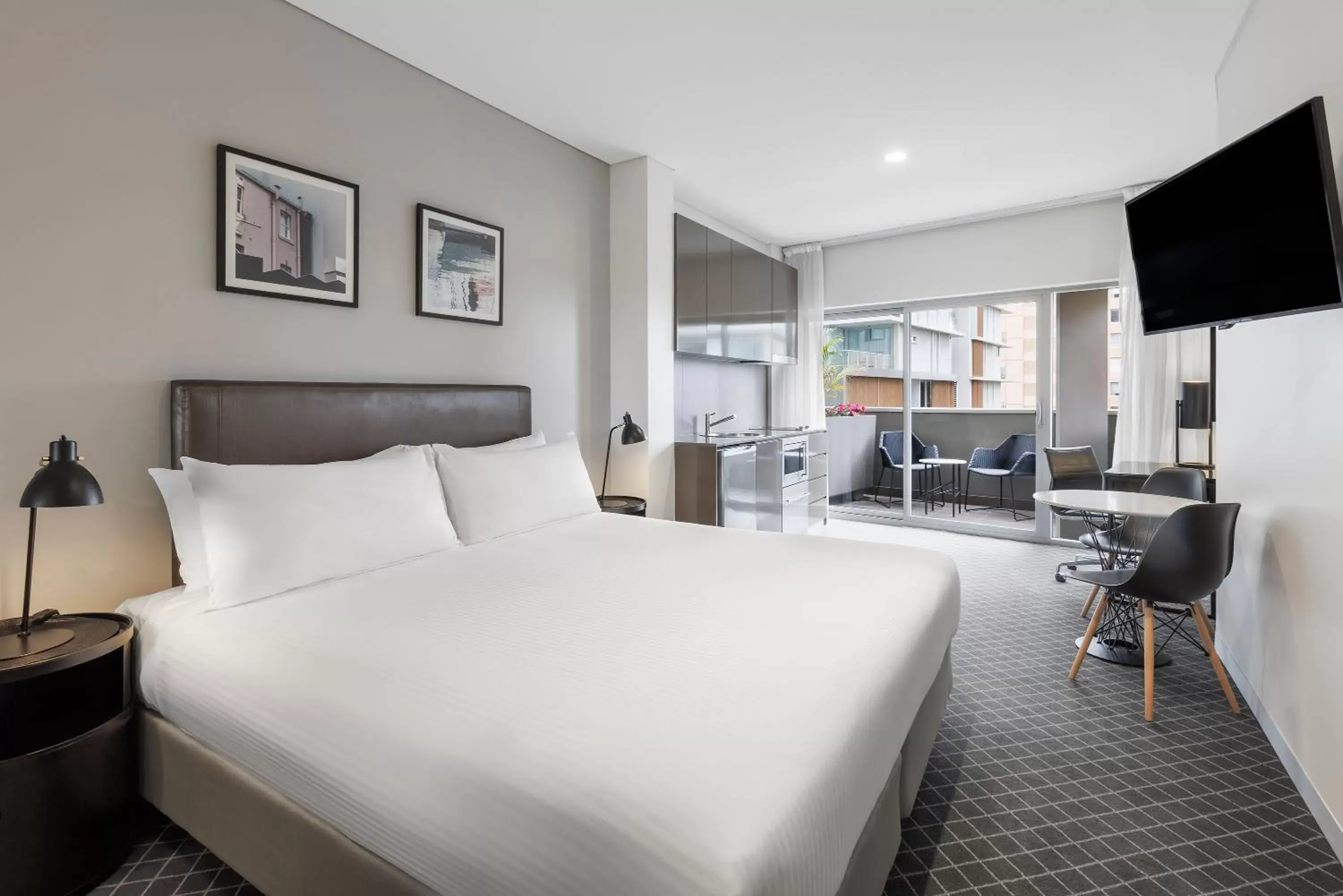 Premium King Room with Balcony in Holiday Inn & Suites Sydney Bondi Junction by IHG Premium King Room with Balcony in Holiday Inn & Suites Sydney Bondi Junction by IHG