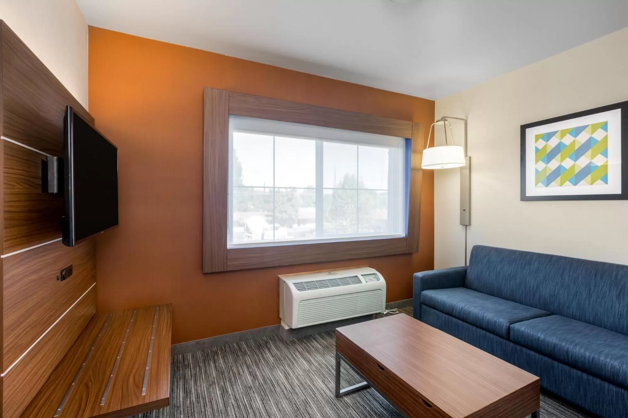 Bed in Holiday Inn Express Hotel & Suites Oroville Southwest by IHG