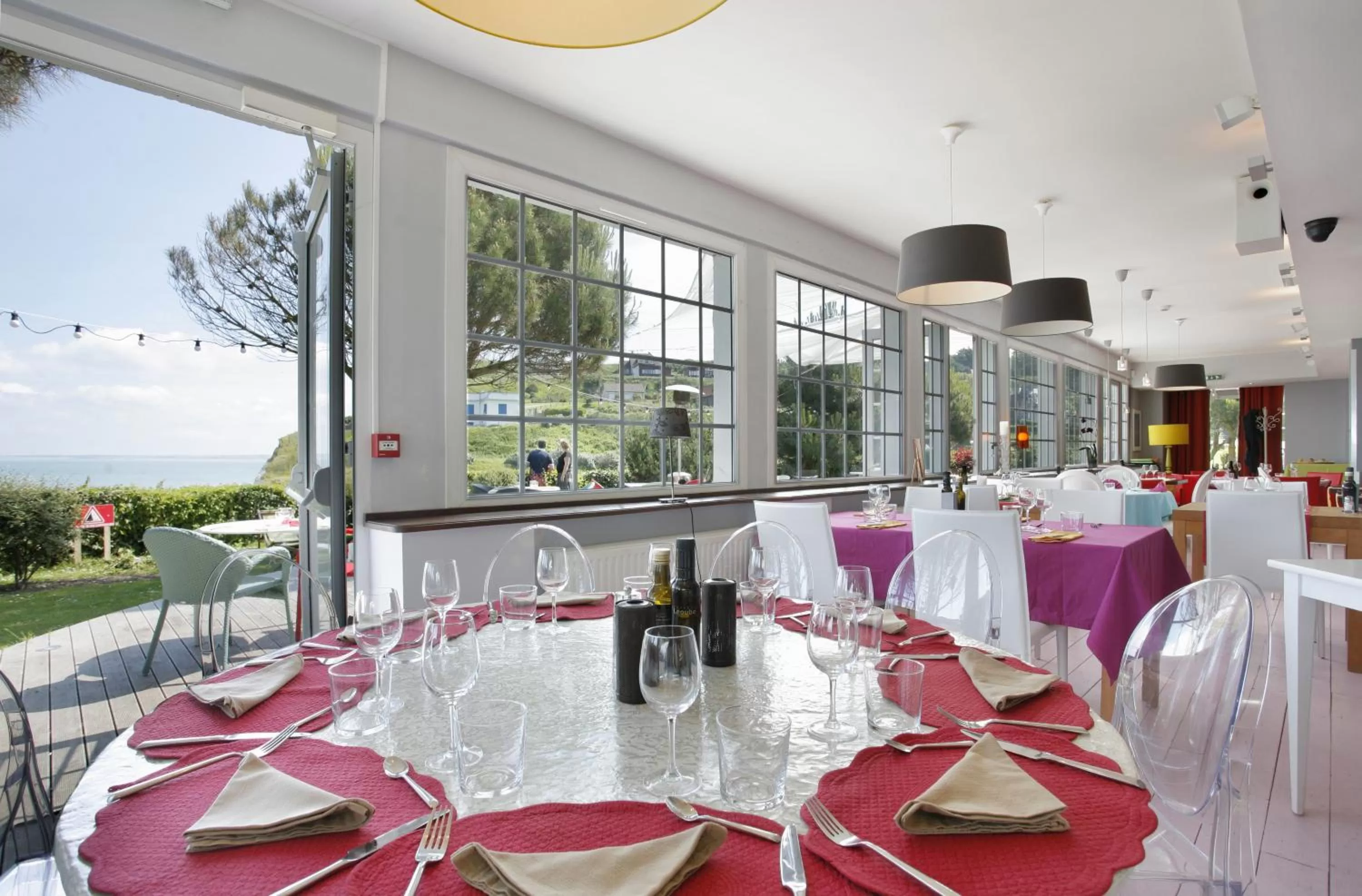 Restaurant/places to eat in The Originals Hôtel Le Cise Restaurant Chambres et Suites