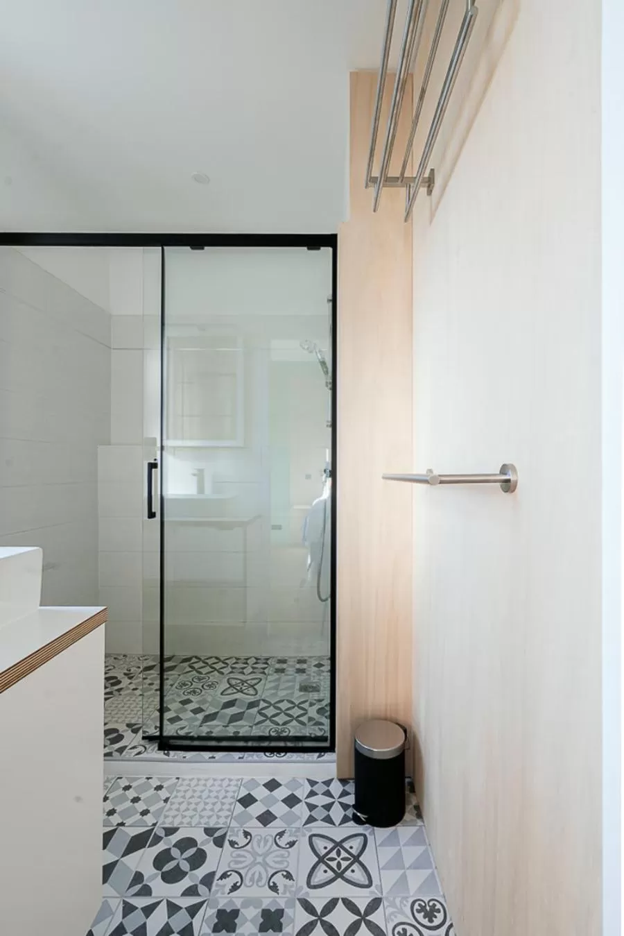 Shower, Bathroom in Le Mas des Oliviers Nîmes