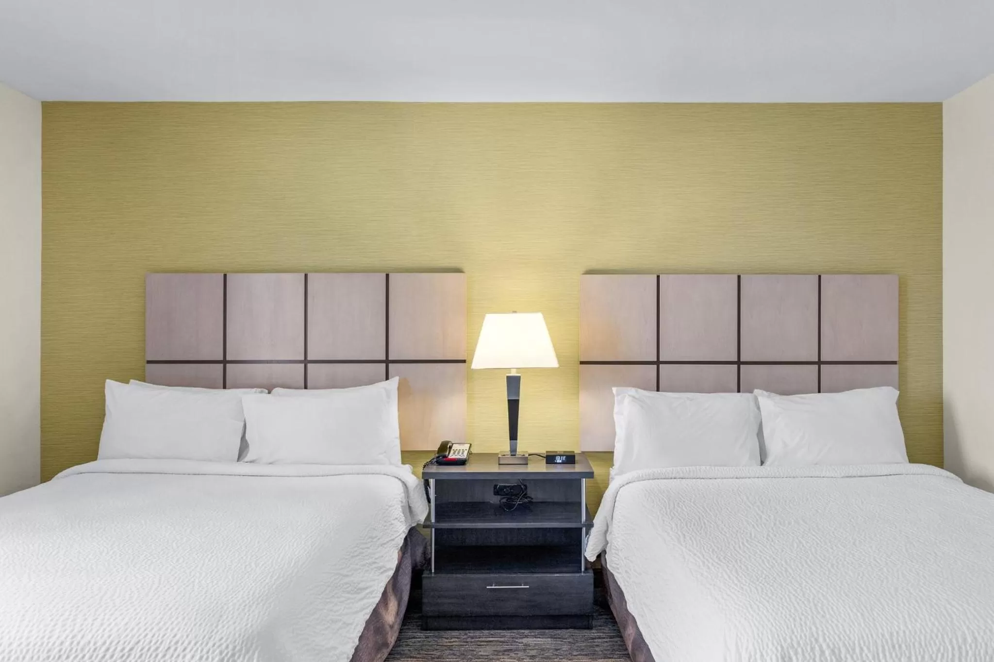 Photo of the whole room, Bed in Candlewood Suites Erie by IHG