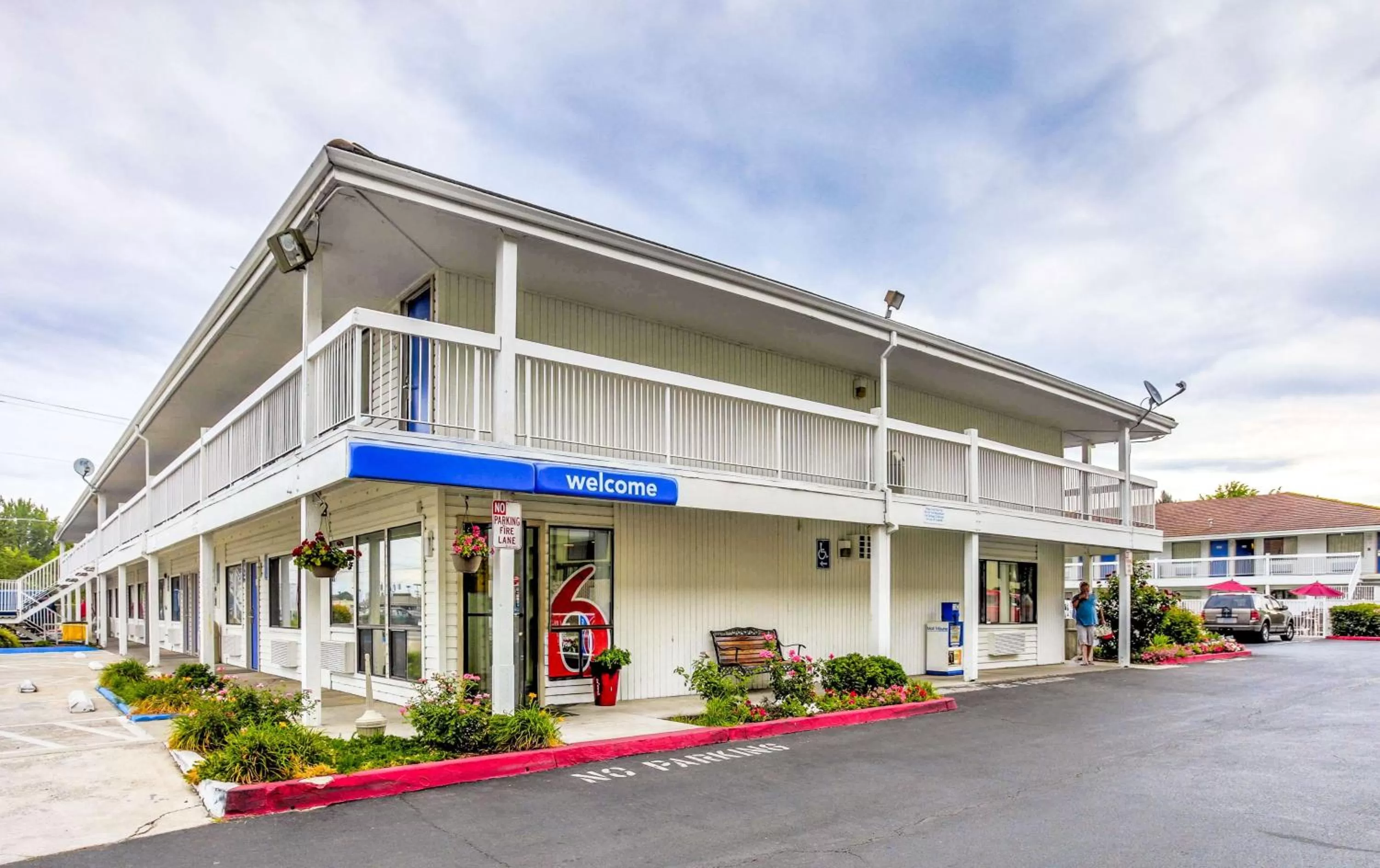 Property building in Motel 6-Medford, OR - North