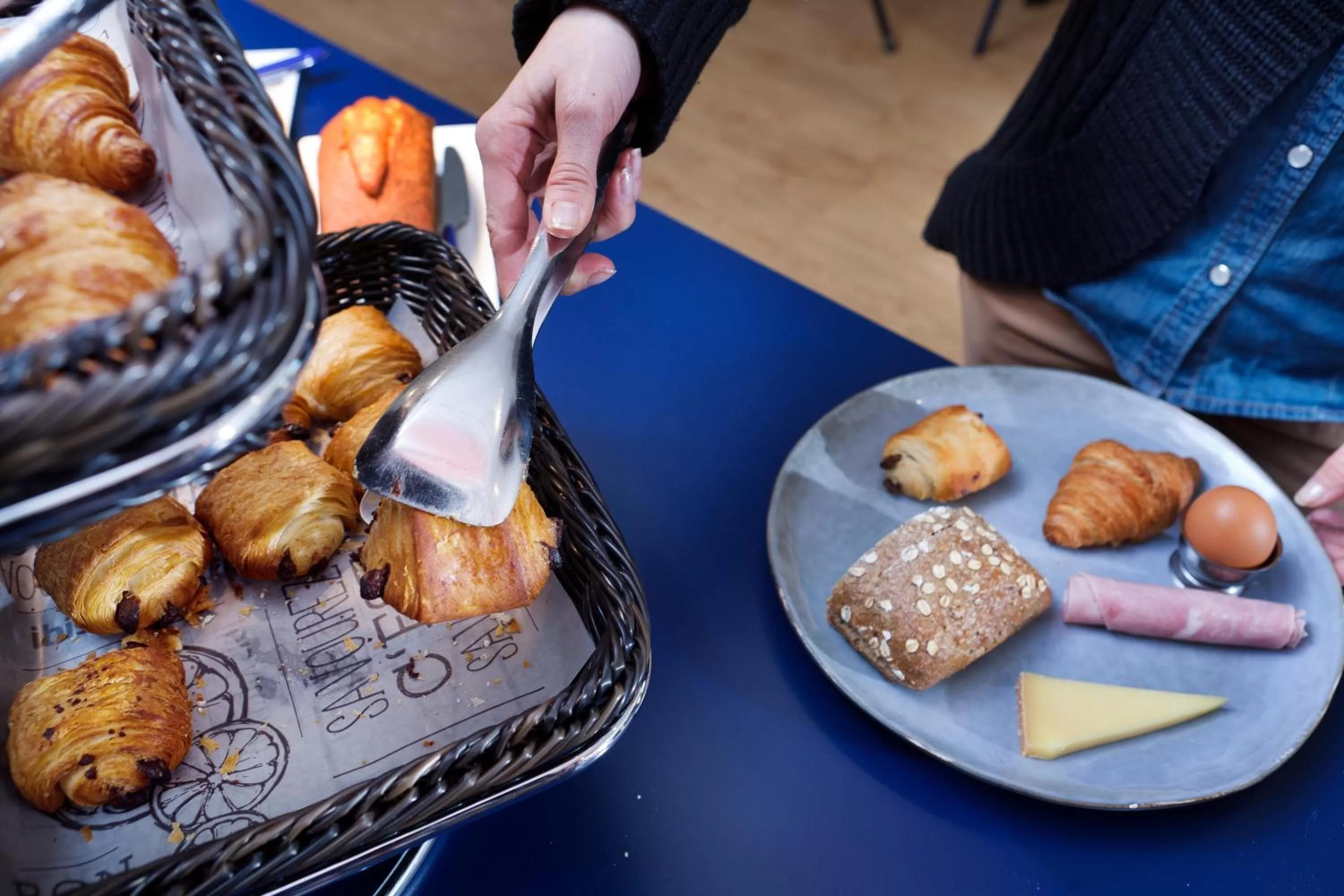 Dining area in ibis Styles Toulouse Lavaur
