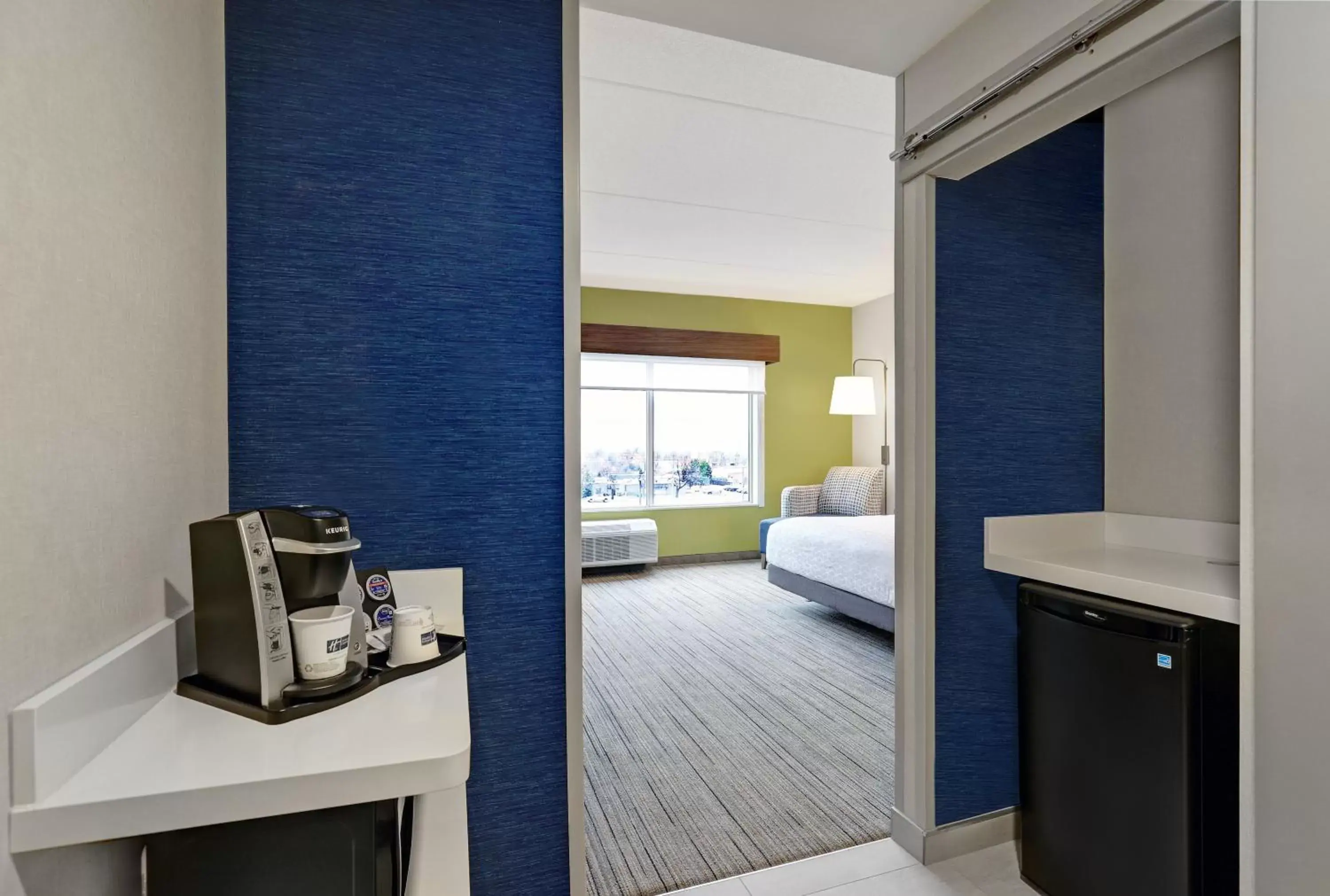 King Suite - Communication Accessible in Holiday Inn Express & Suites - Collingwood King Suite - Communication Accessible in Holiday Inn Express & Suites - Collingwood