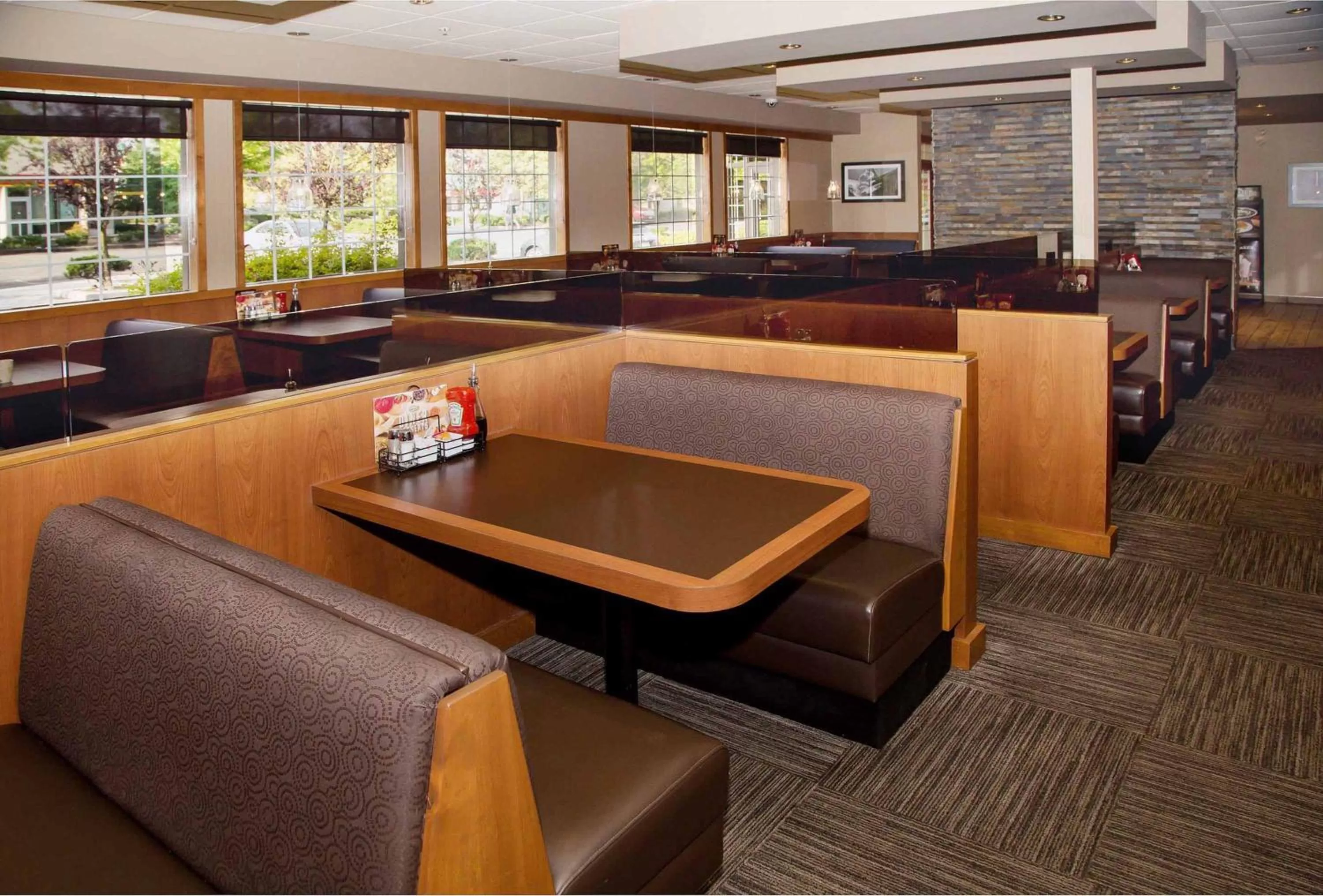 Restaurant/places to eat in Sandman Hotel Langley