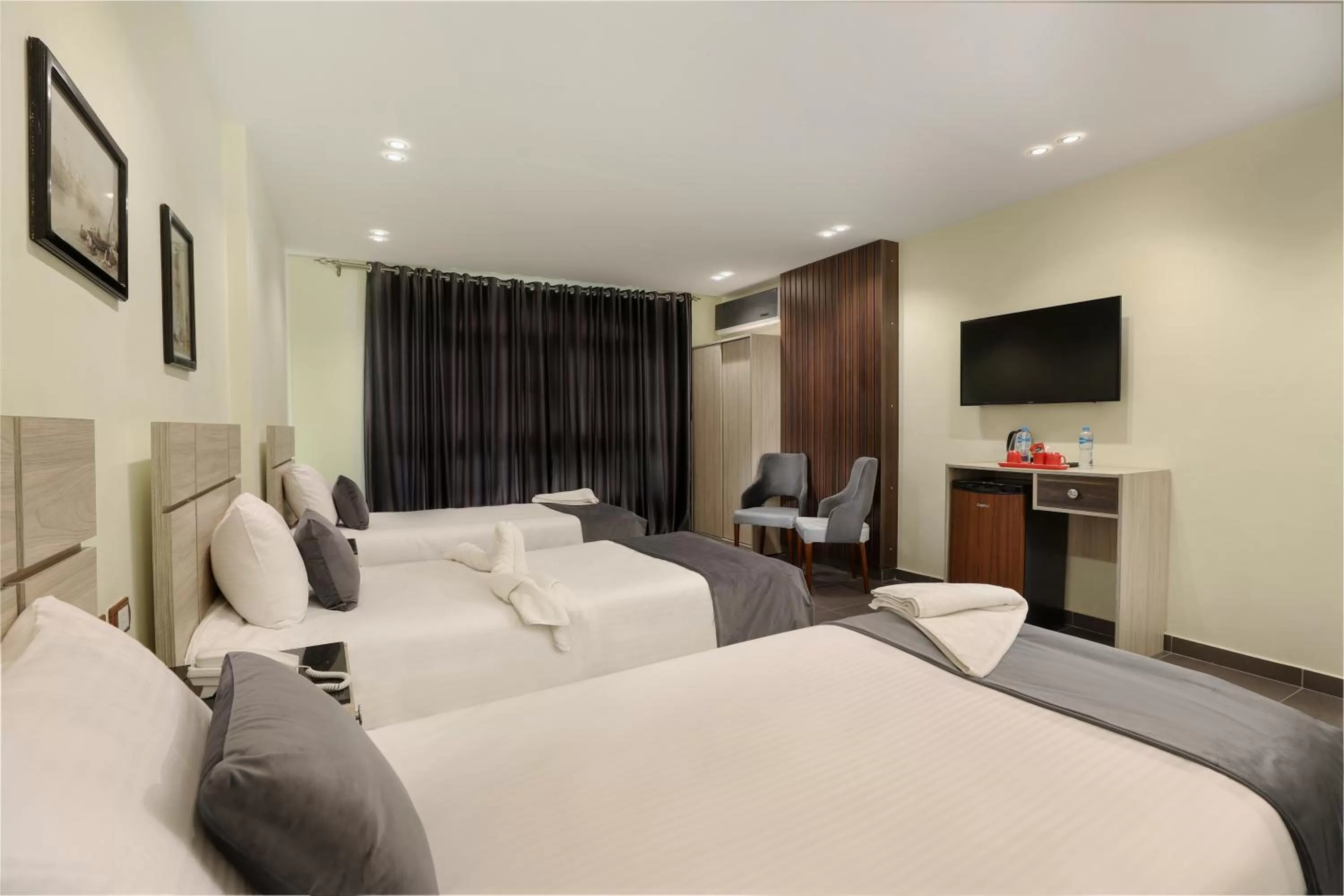 Bed in Brothers Pyramids View Hotel