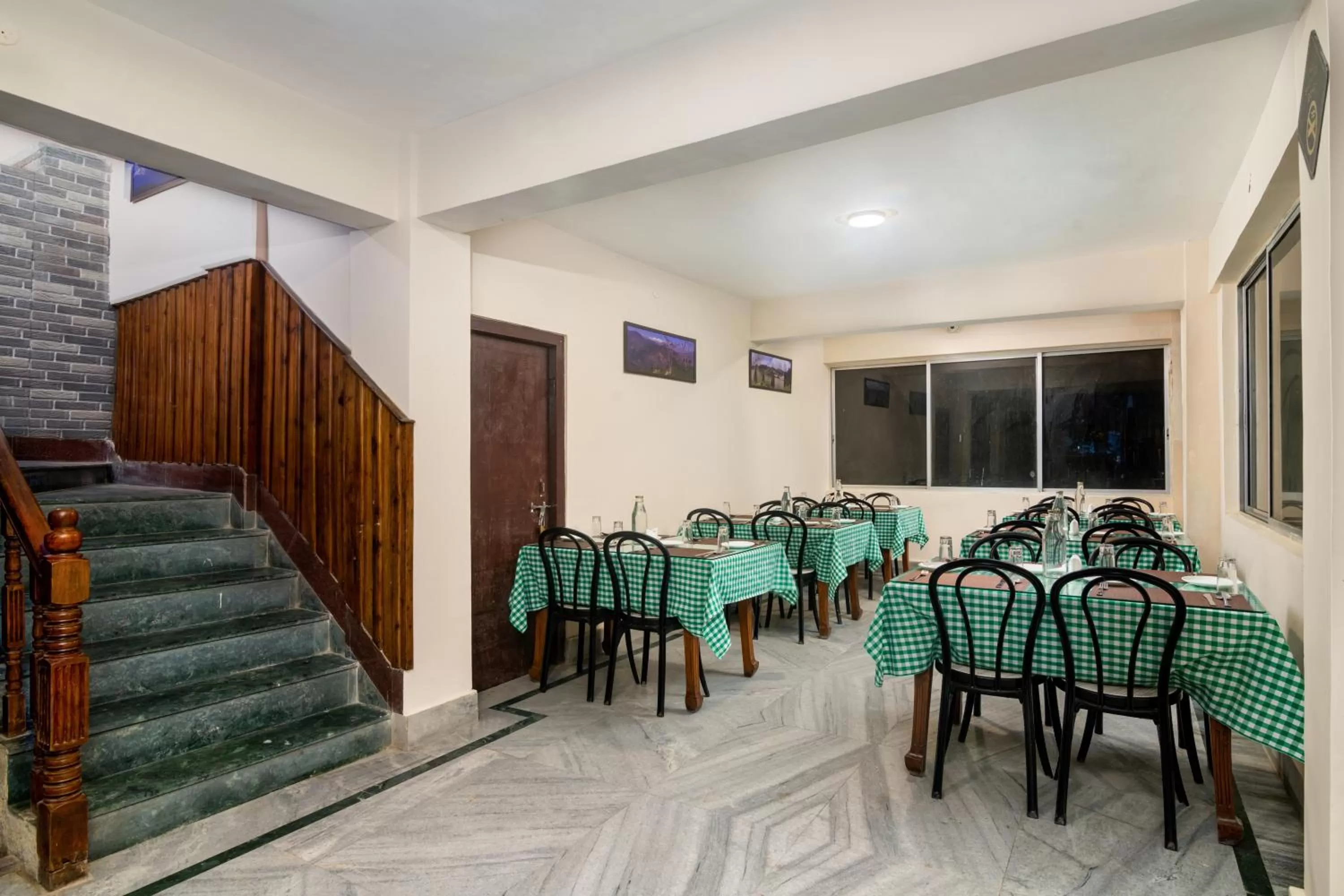 Restaurant/places to eat in Muscatel Roma - 400 Mts from Mall Road