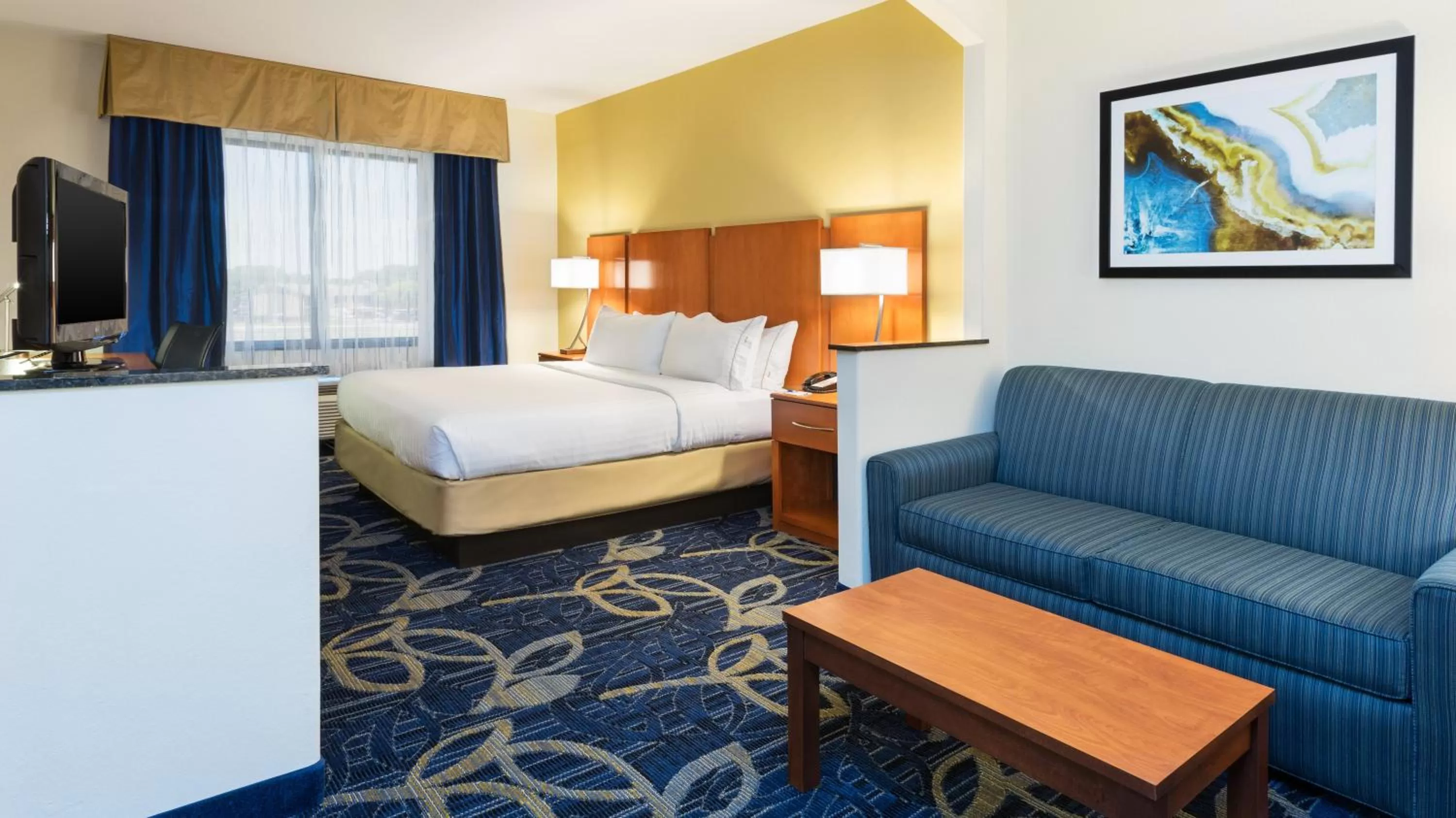 Bedroom, Bed in Holiday Inn Express & Suites Midland Loop 250 by IHG