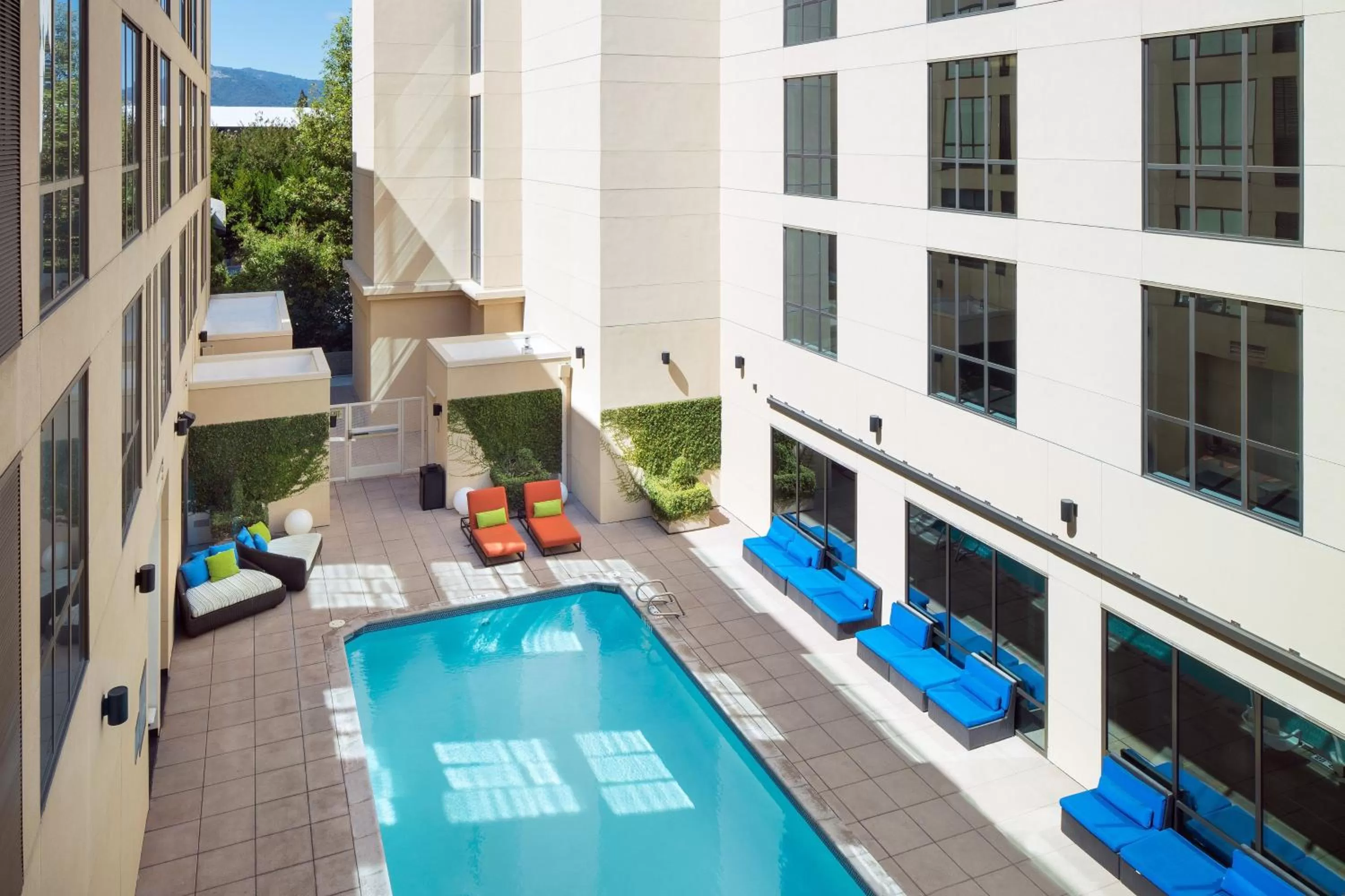 Swimming pool in Aloft Cupertino