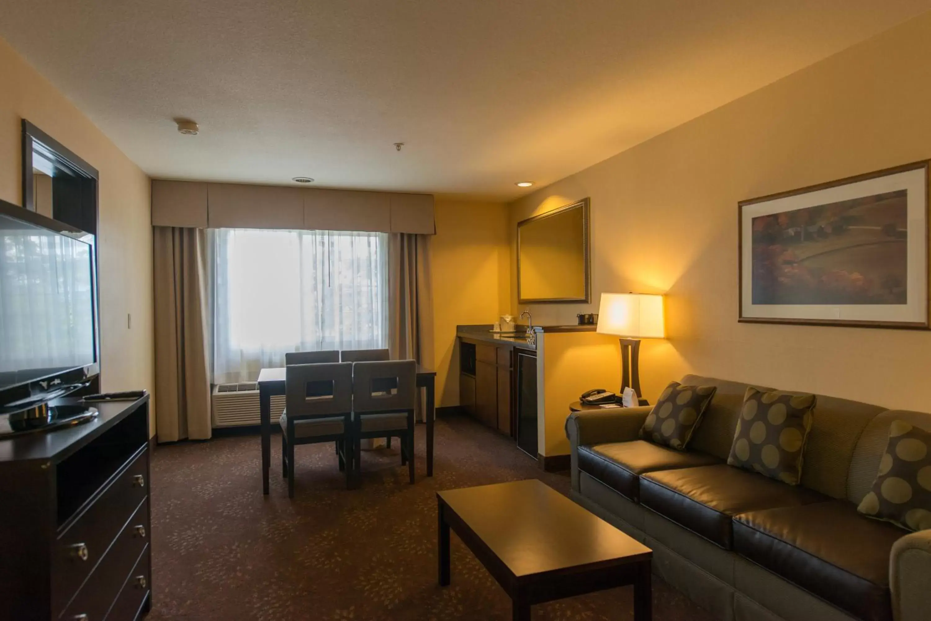 Executive King Suite in Holiday Inn Express Portland East - Columbia Gorge, an IHG Hotel Executive King Suite in Holiday Inn Express Portland East - Columbia Gorge, an IHG Hotel