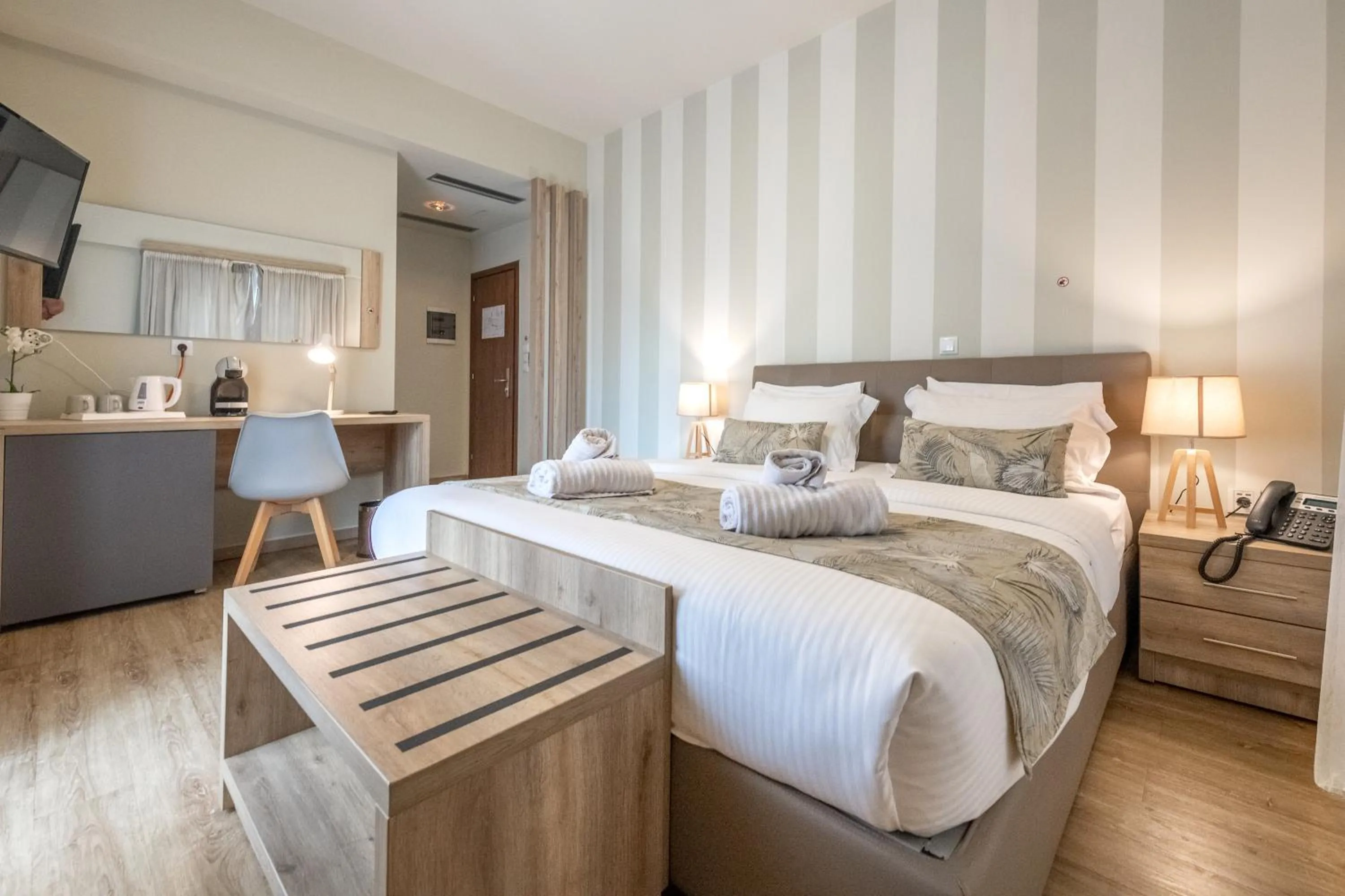 Bed in Hotel @Syngrou Fix