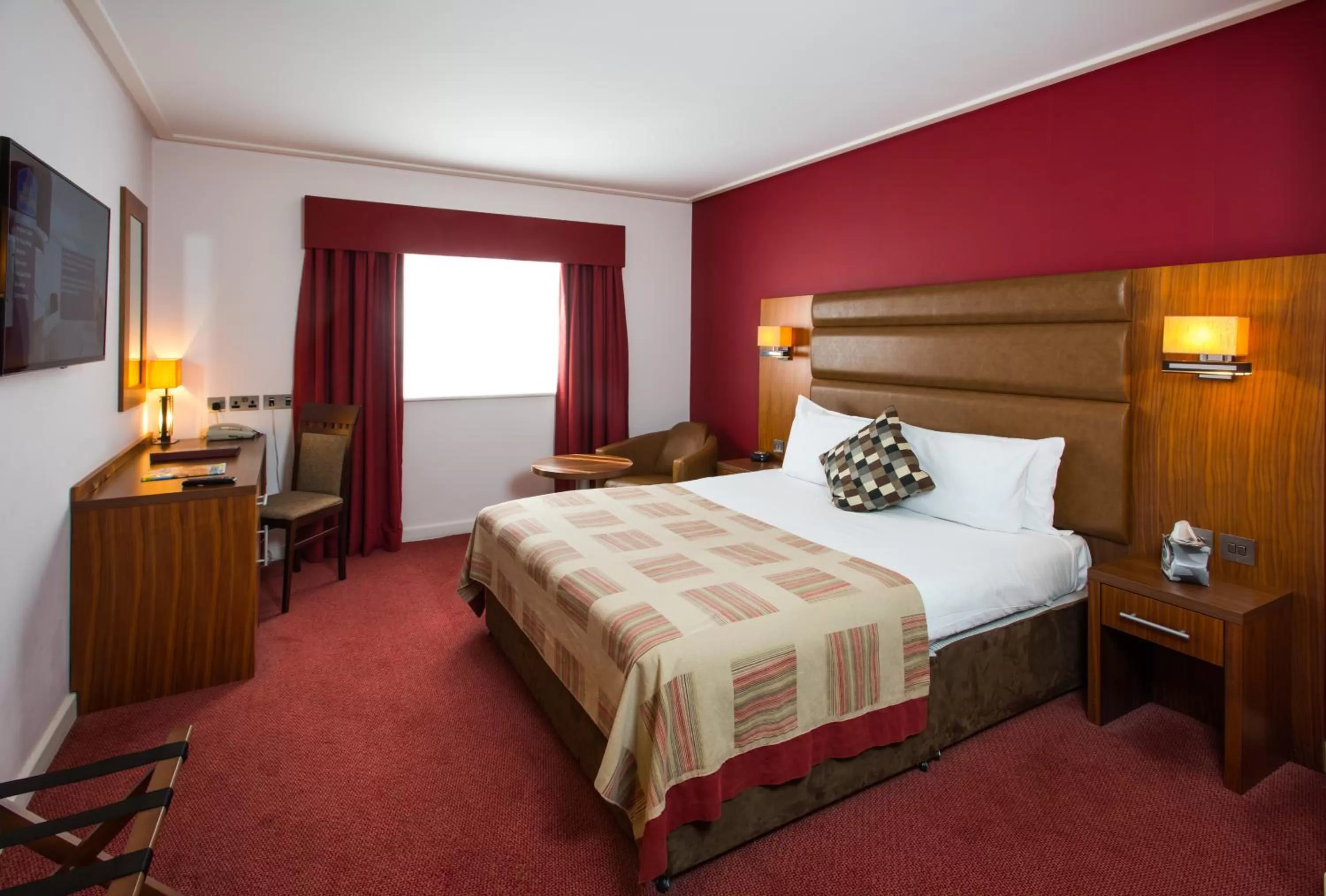 Photo of the whole room, Bed in Mercure Newbury West Grange Hotel