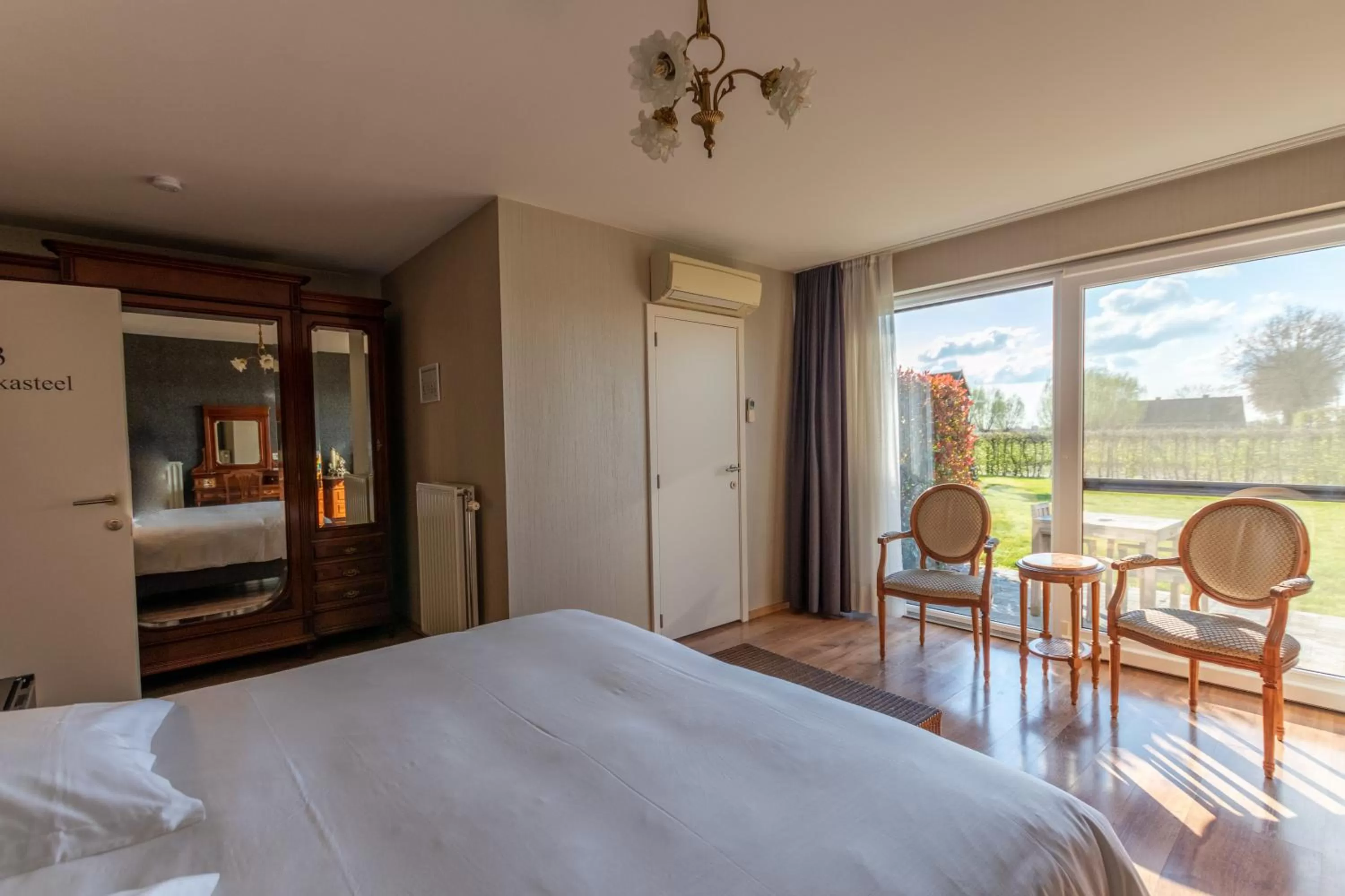 Photo of the whole room, Bed in Apollonia