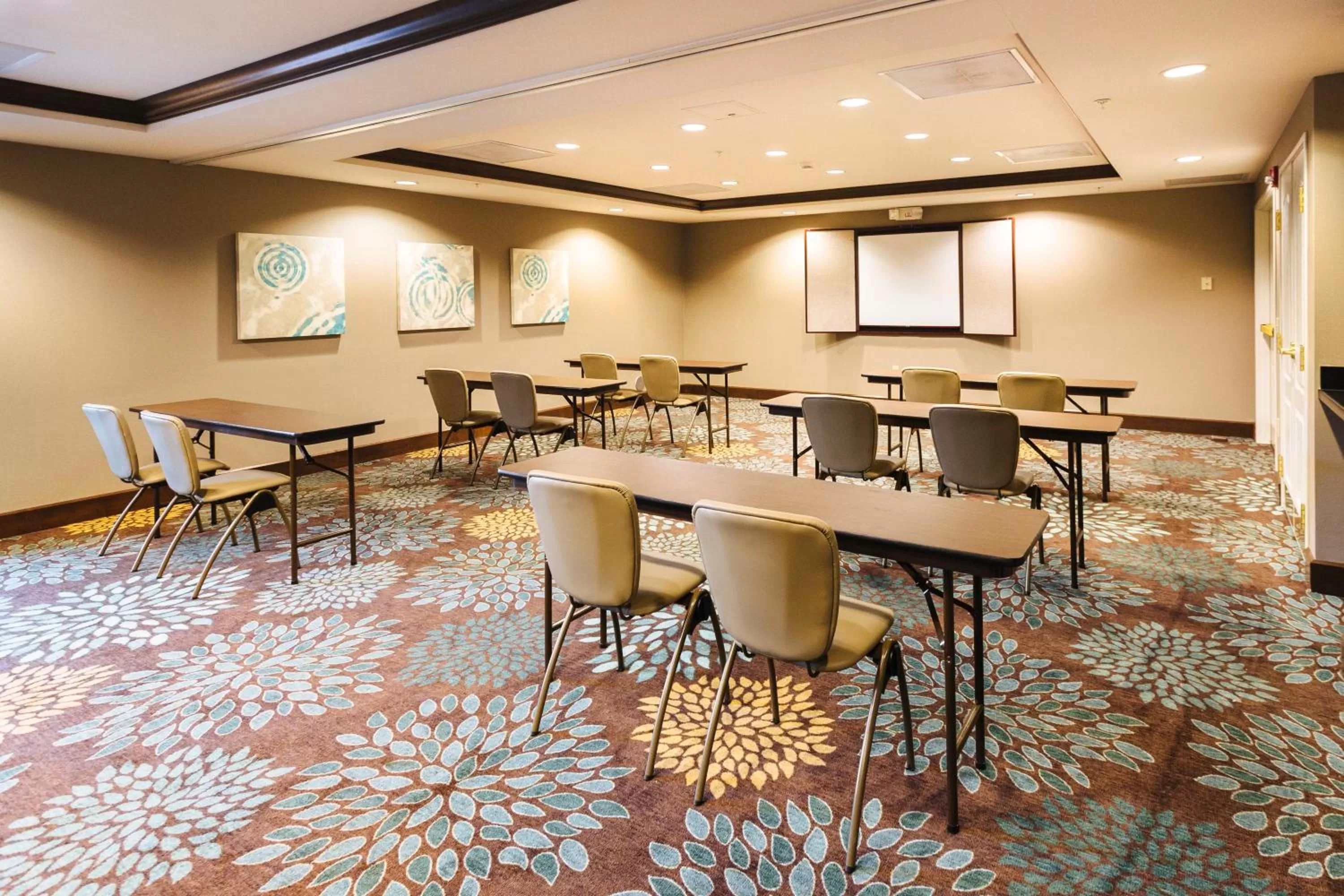 Meeting/conference room in Staybridge Suites Toledo/Maumee by IHG