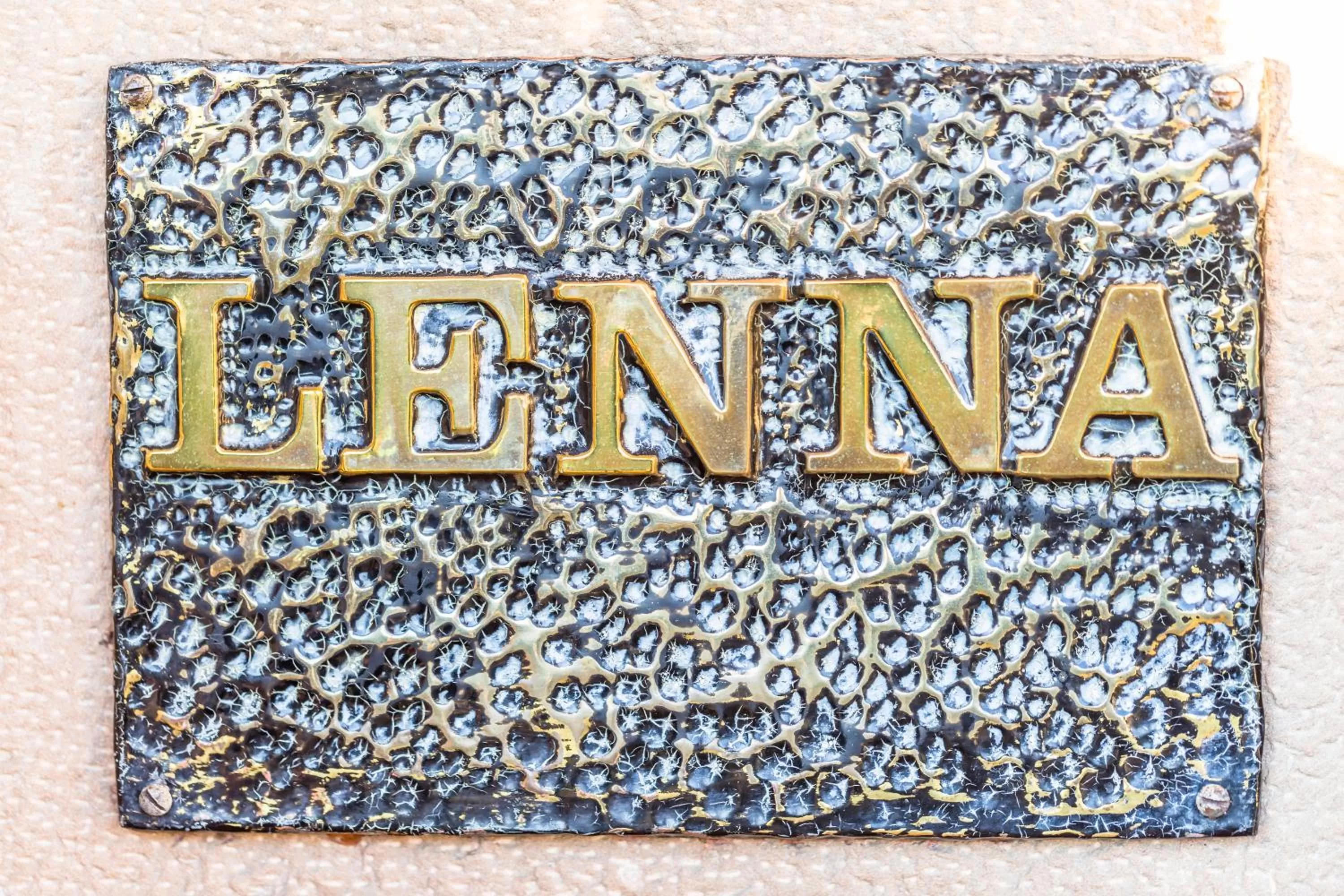 Facade/entrance in Lenna Of Hobart