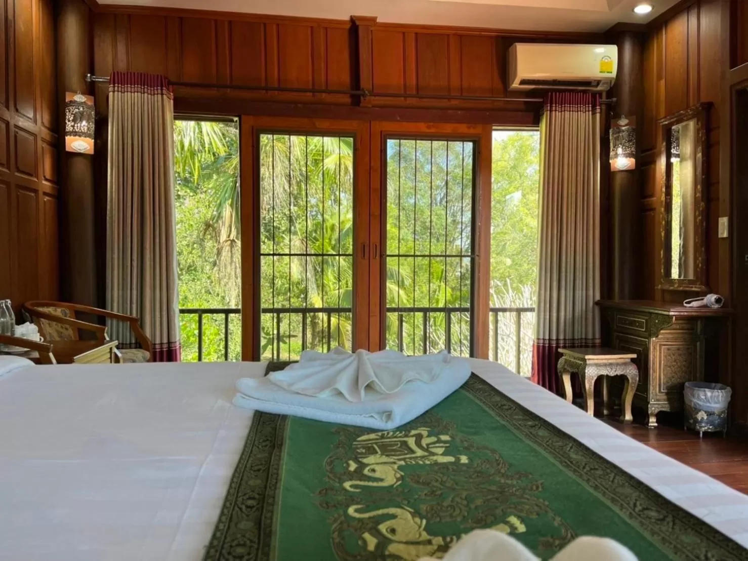 Swimming pool, Bed in Sasidara Resort Nan