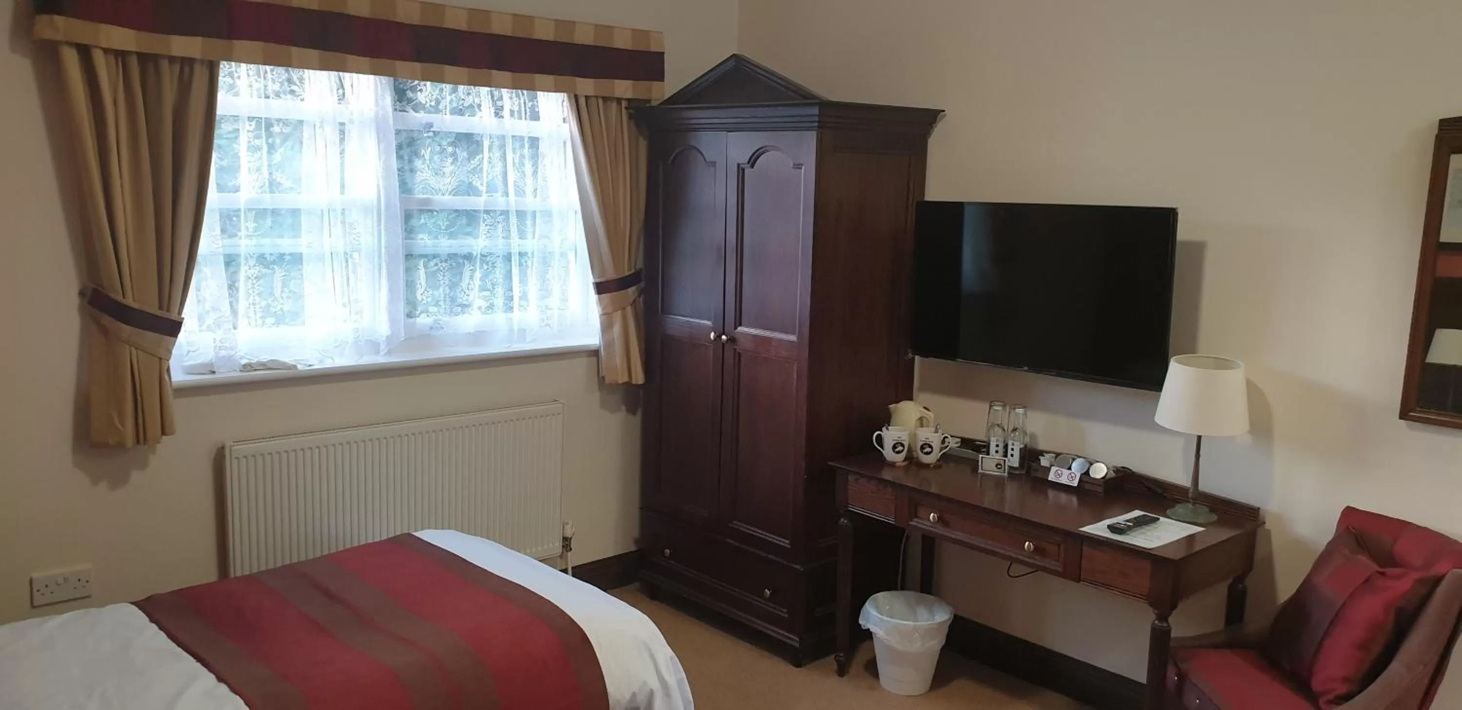 Bed in The Flying Bull Inn