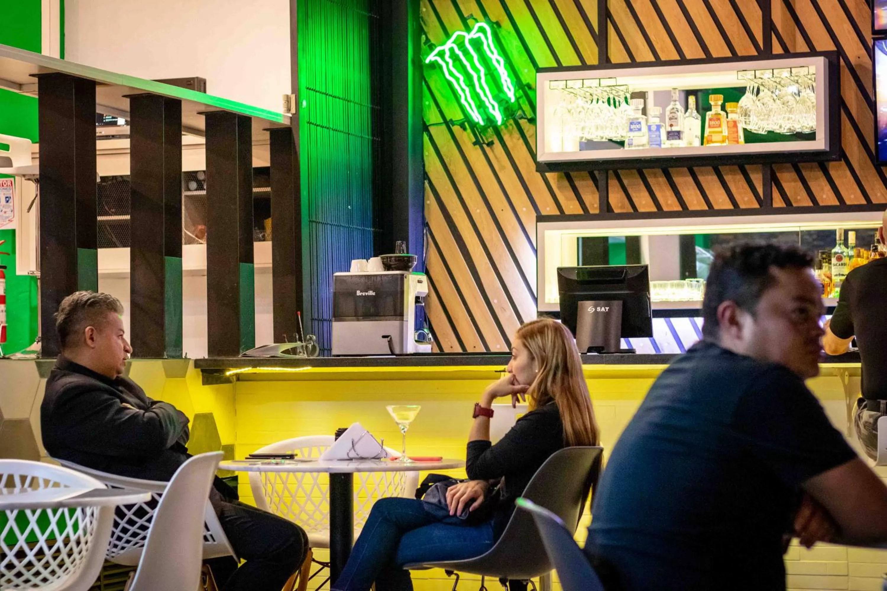 Lounge or bar in Lleras Green Hotel