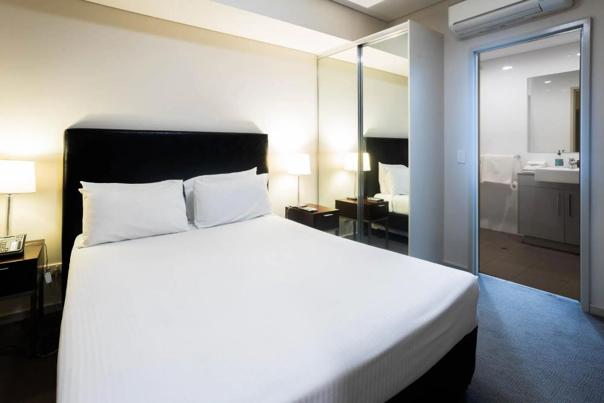 Photo of the whole room, Bed in Baileys Serviced Apartments