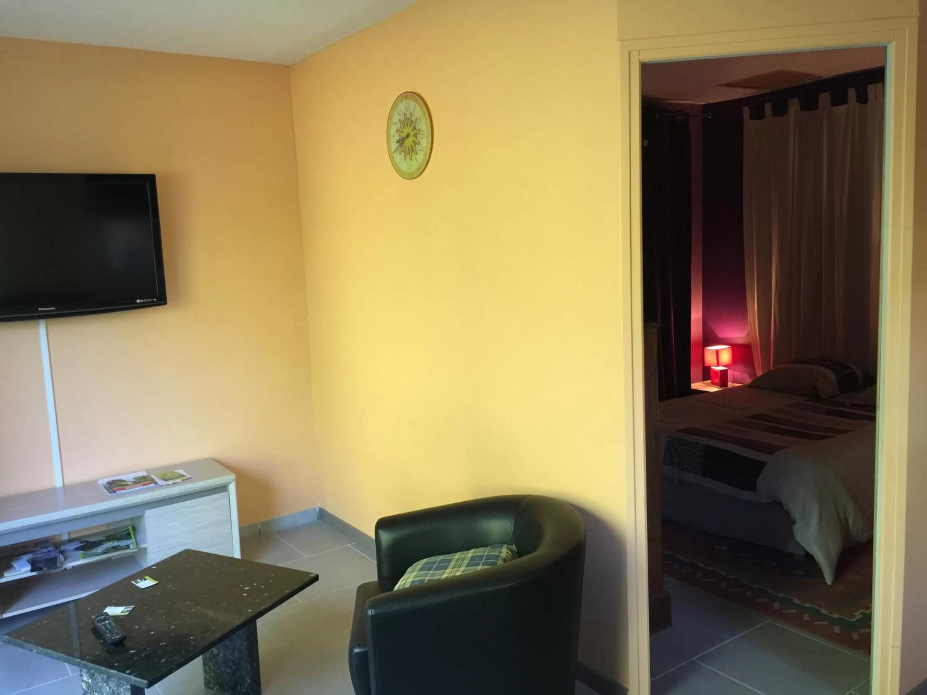 TV and multimedia, Bed in La Caronnière