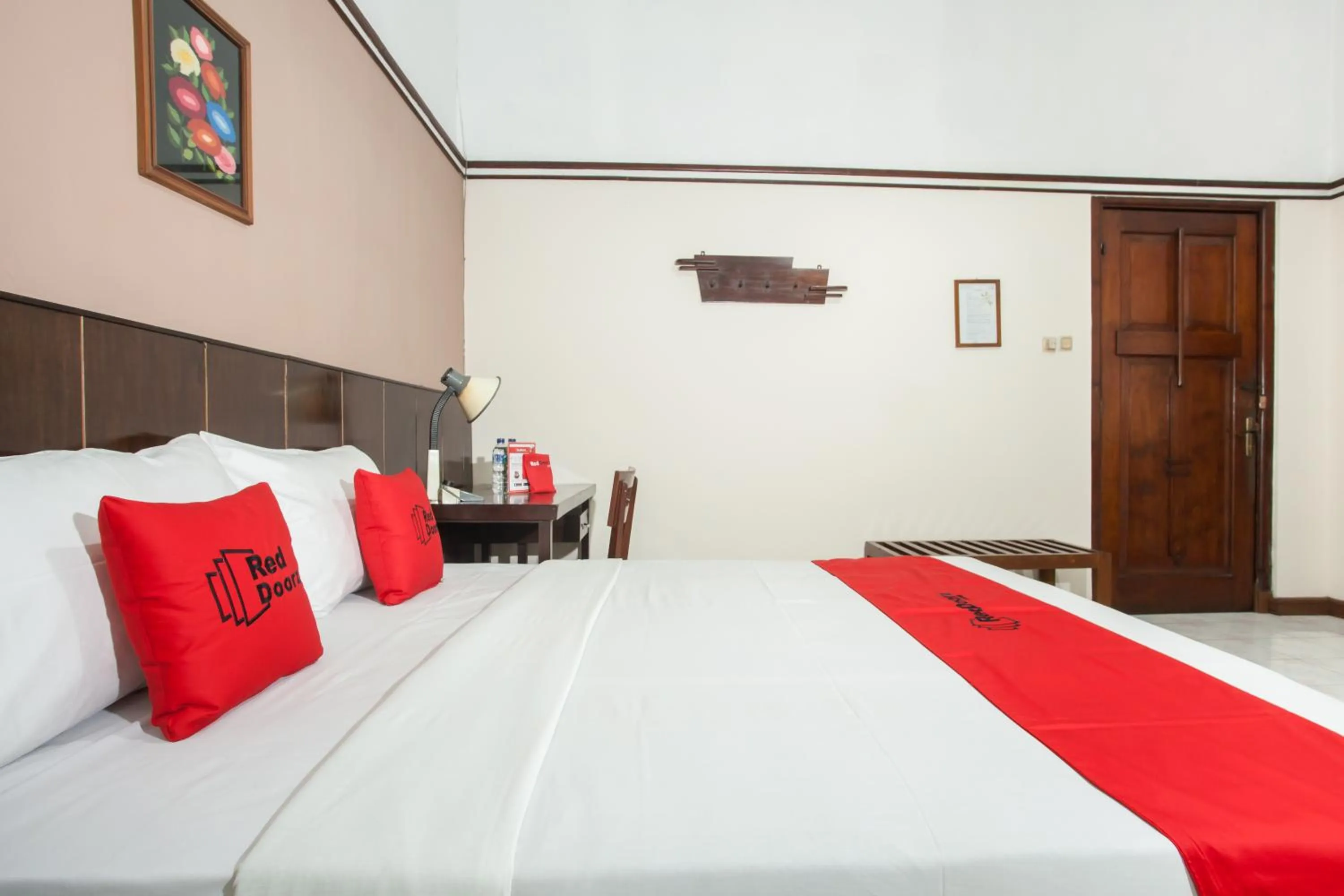 Bedroom, Bed in RedDoorz near Balai Kota Malang