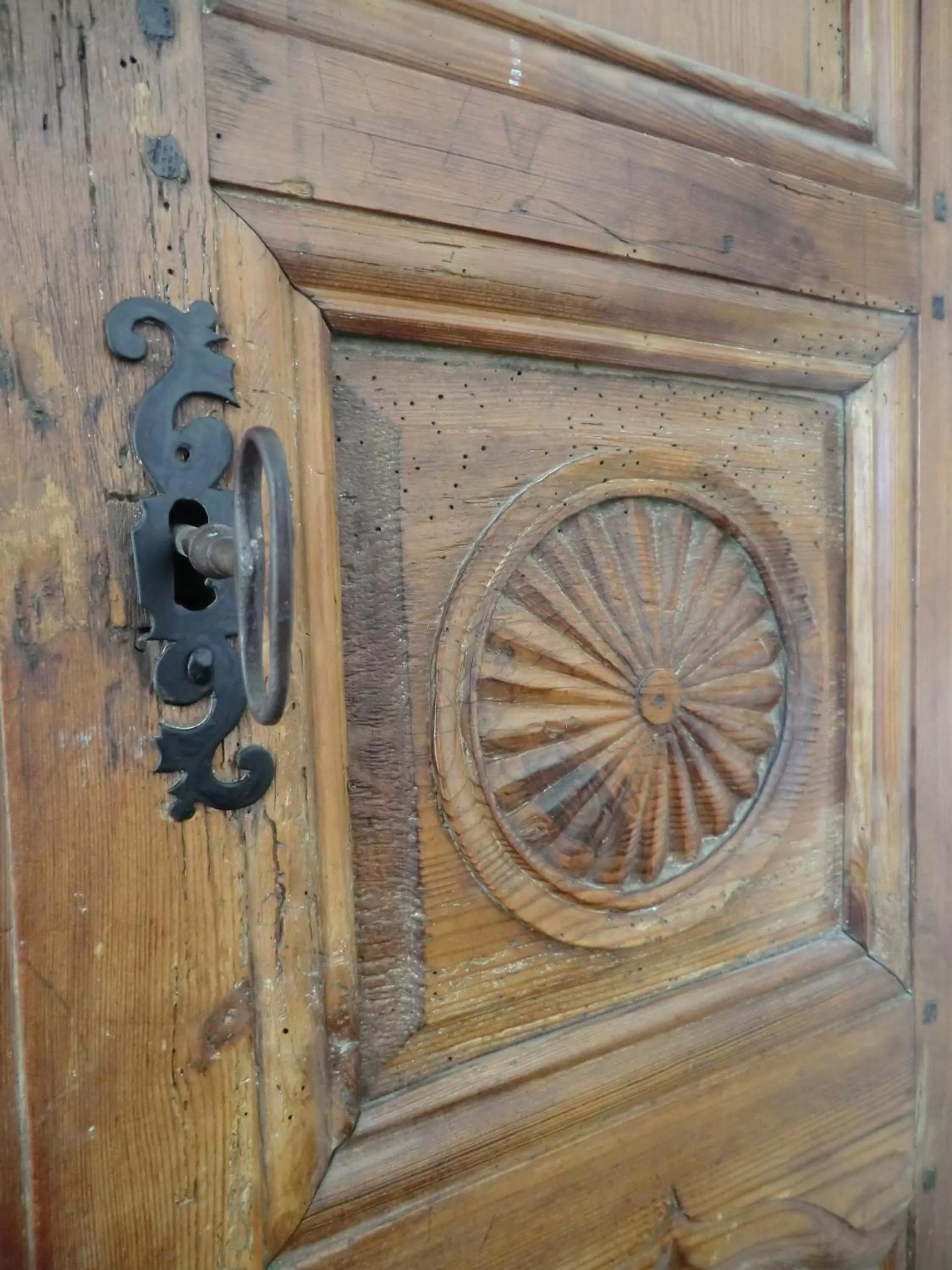 Decorative detail in Le Moulin de Varrians