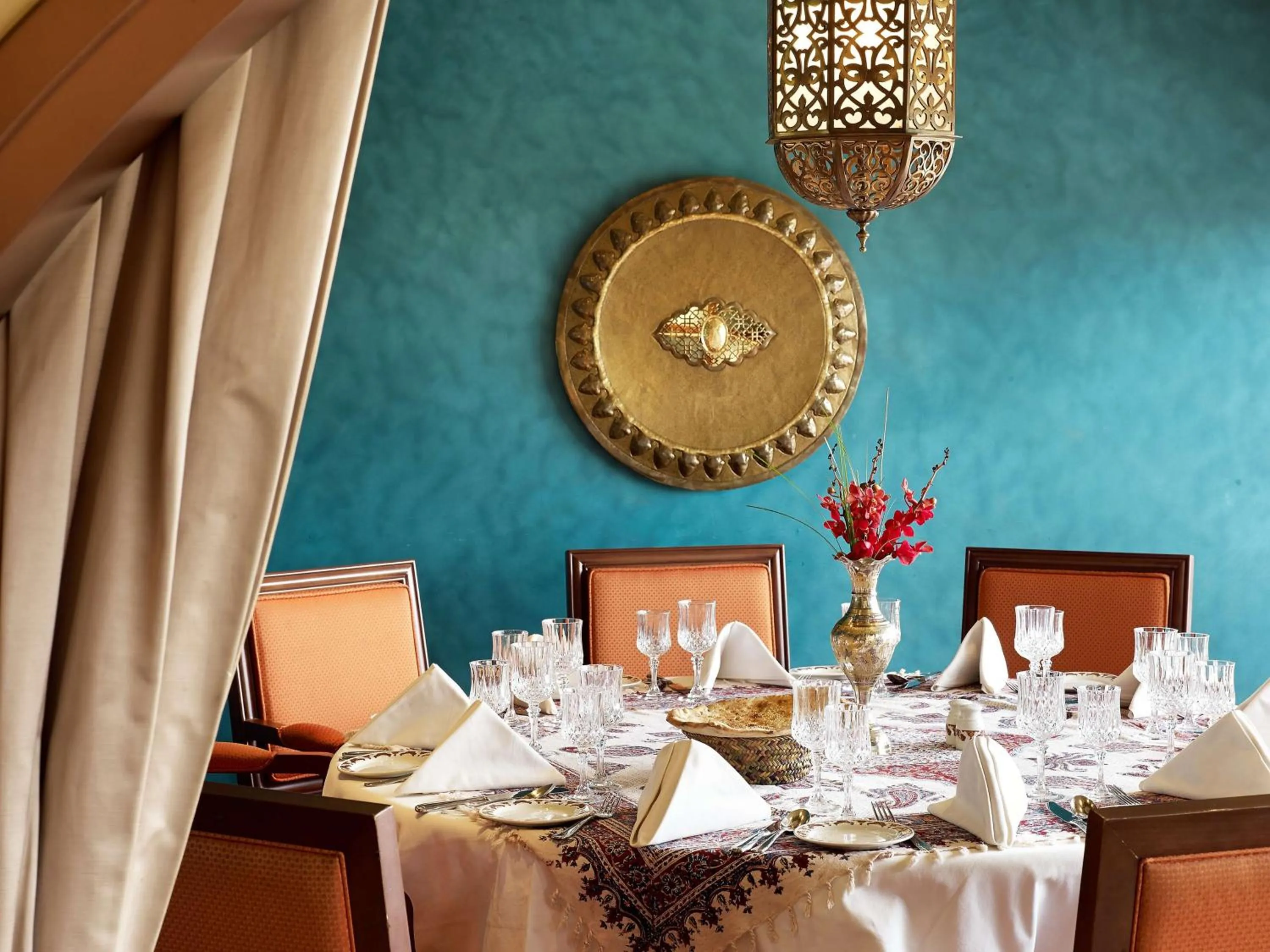 Restaurant/places to eat in Radisson Blu Hotel, Dubai Deira Creek