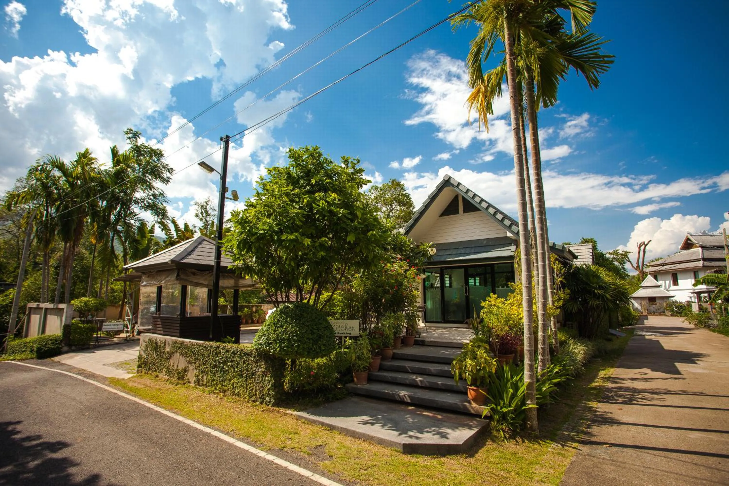 Restaurant/places to eat in Sang Serene House