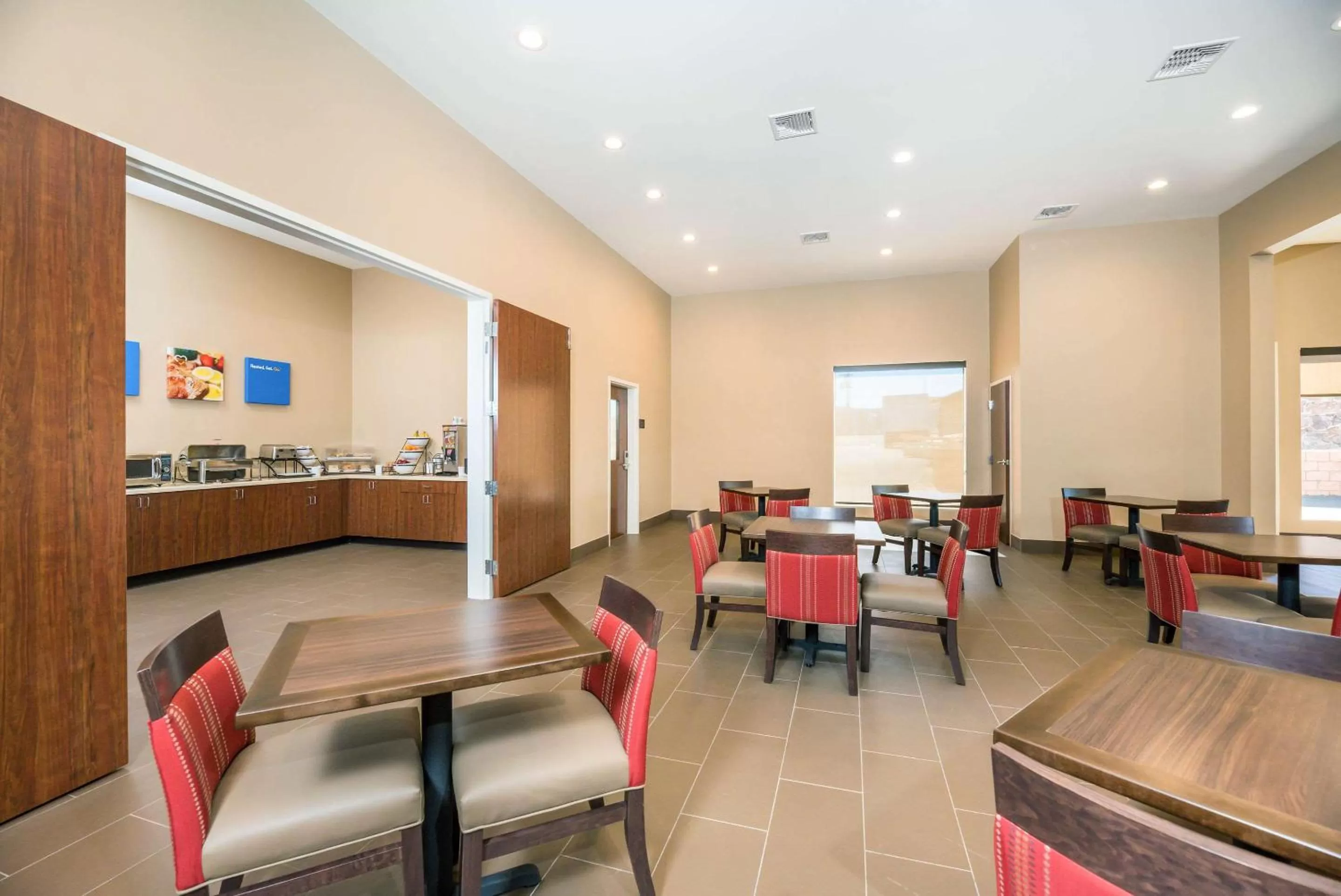 Restaurant/places to eat in Comfort Inn Tonopah