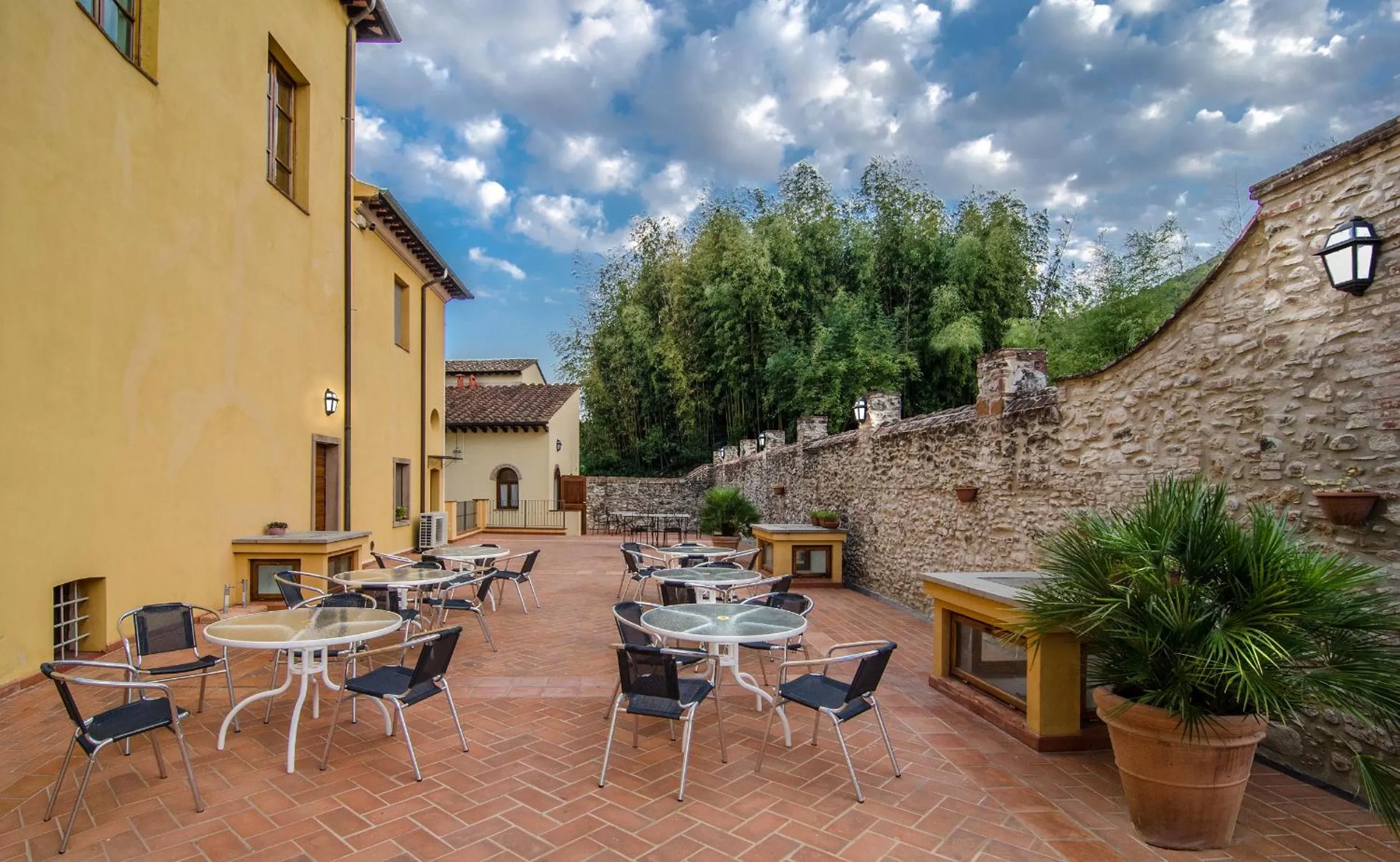 Patio in Hotel Villa Cheli