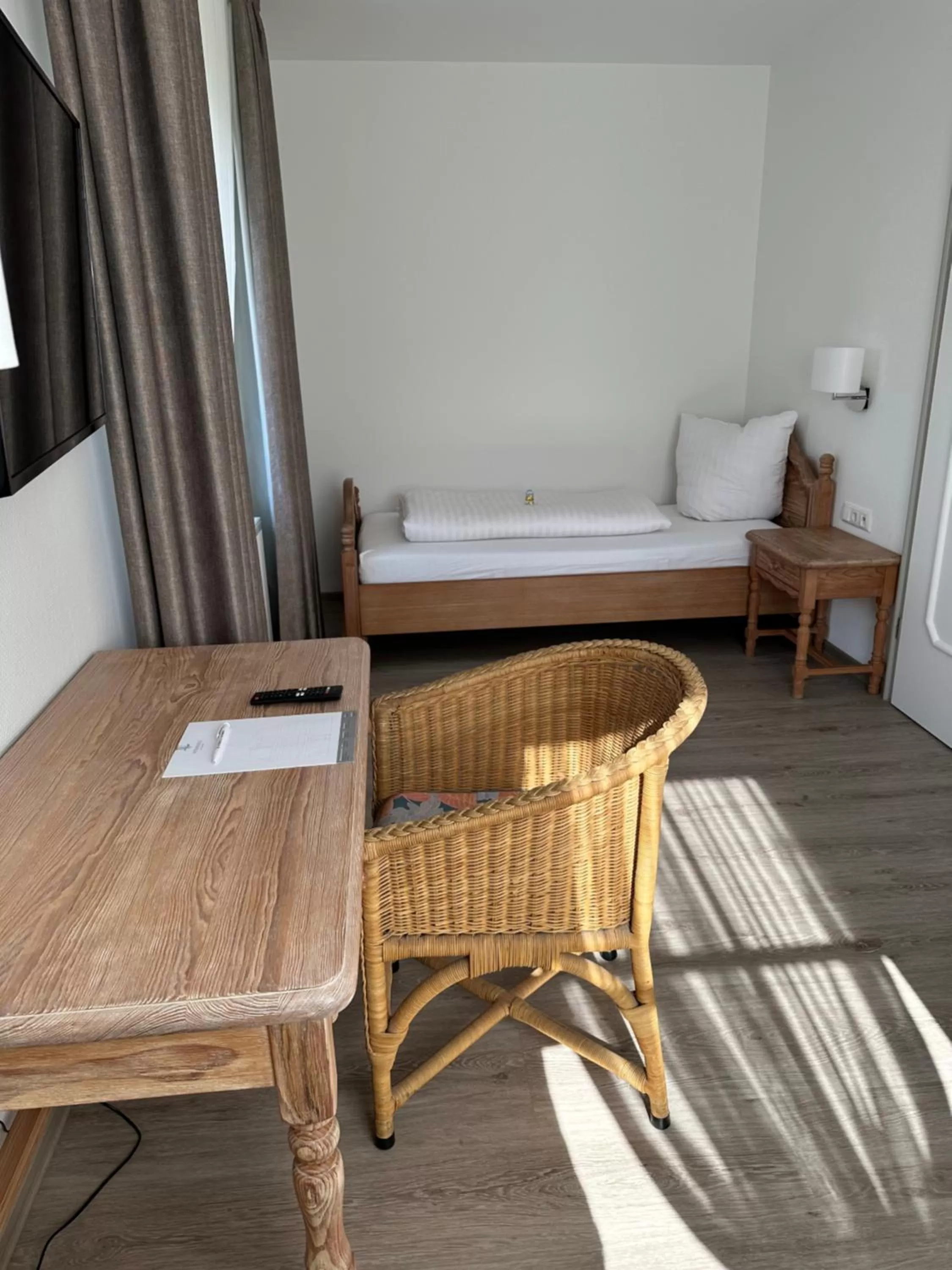 Seating area, Bed in Hotel Wittekindsquelle