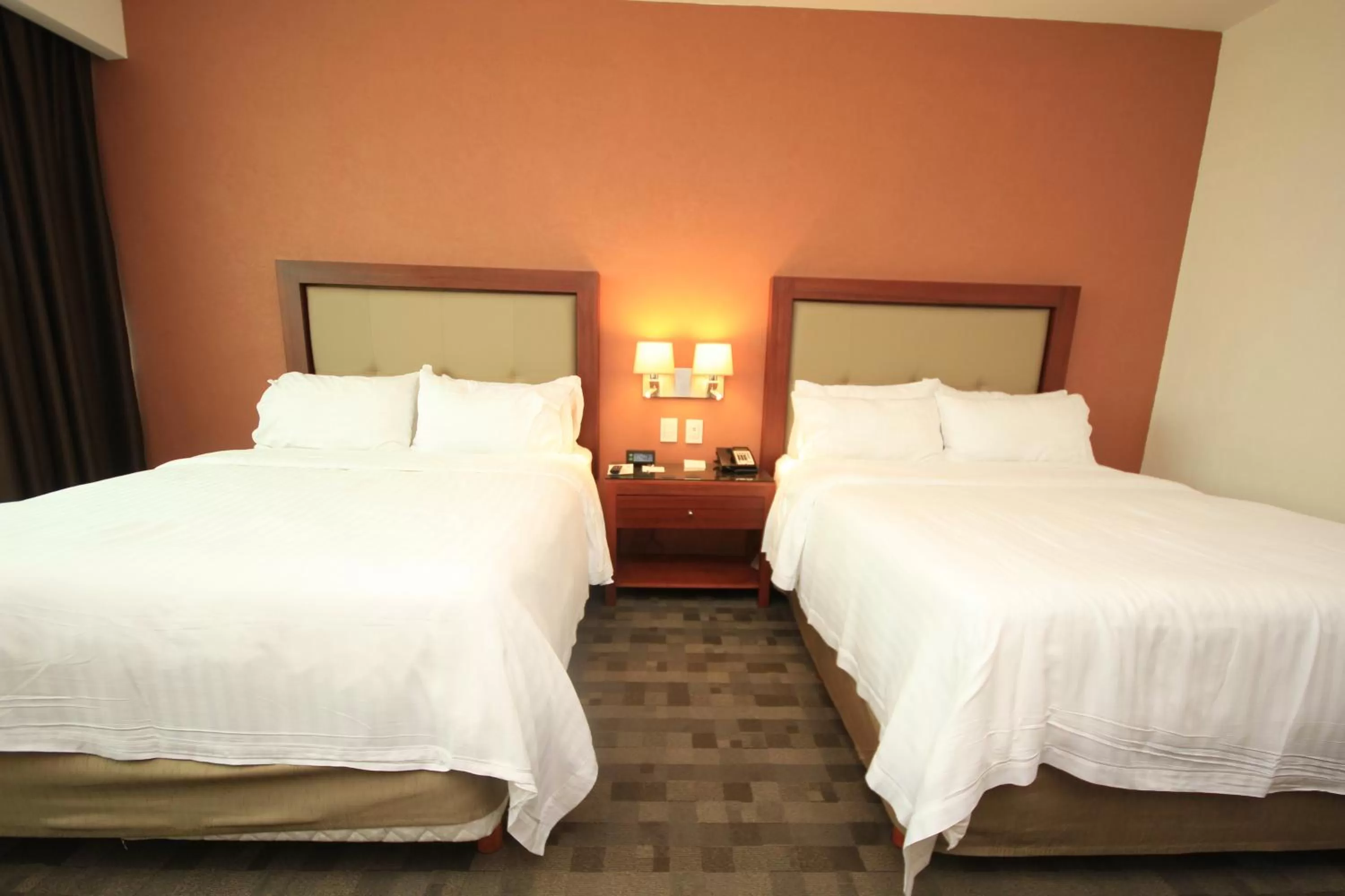Photo of the whole room, Bed in Holiday Inn & Suites Plaza Mayor by IHG